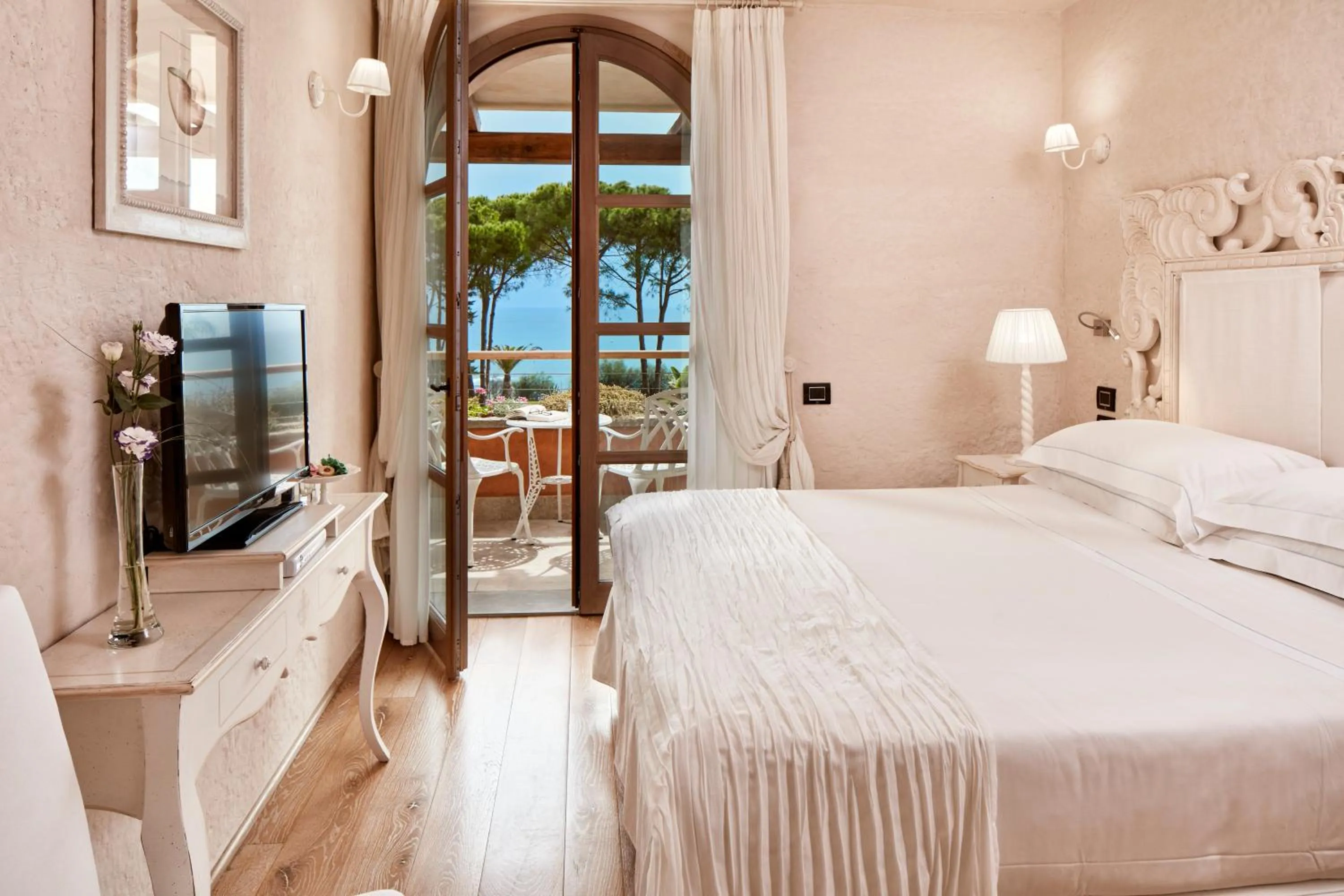 Bedroom, Bed in La Villa Del Re - Adults Only - Small Luxury Hotels of the World