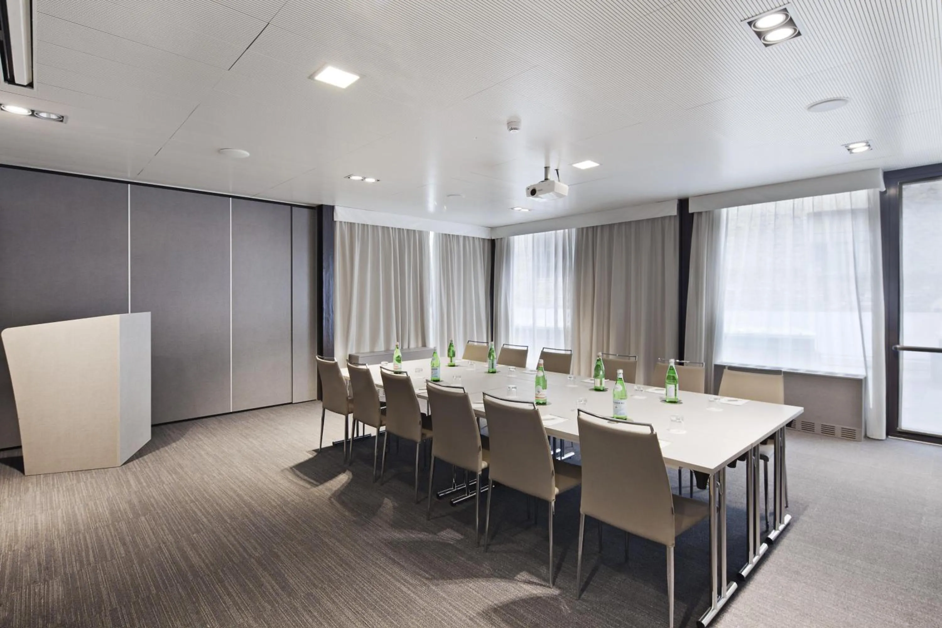 Meeting/conference room in NH Parma