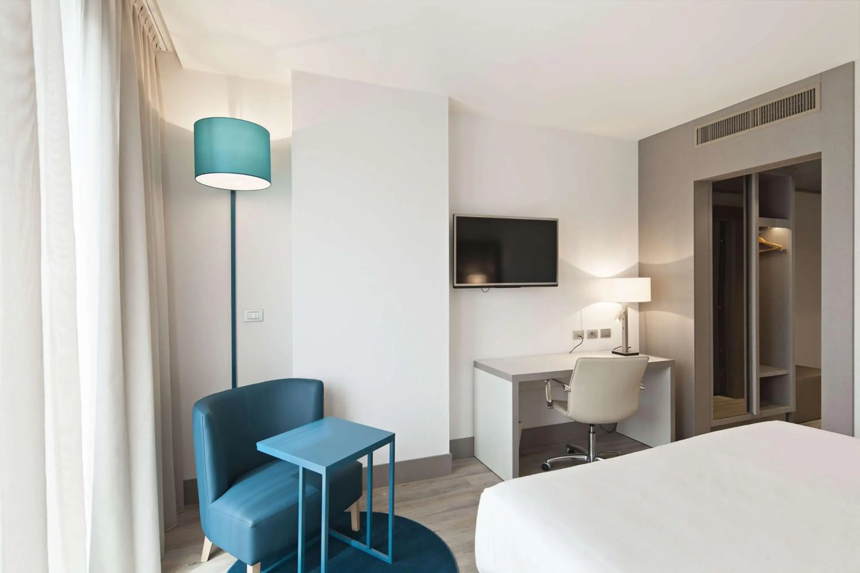 Bedroom, Bed in NH Parma Bedroom, Bed in NH Parma