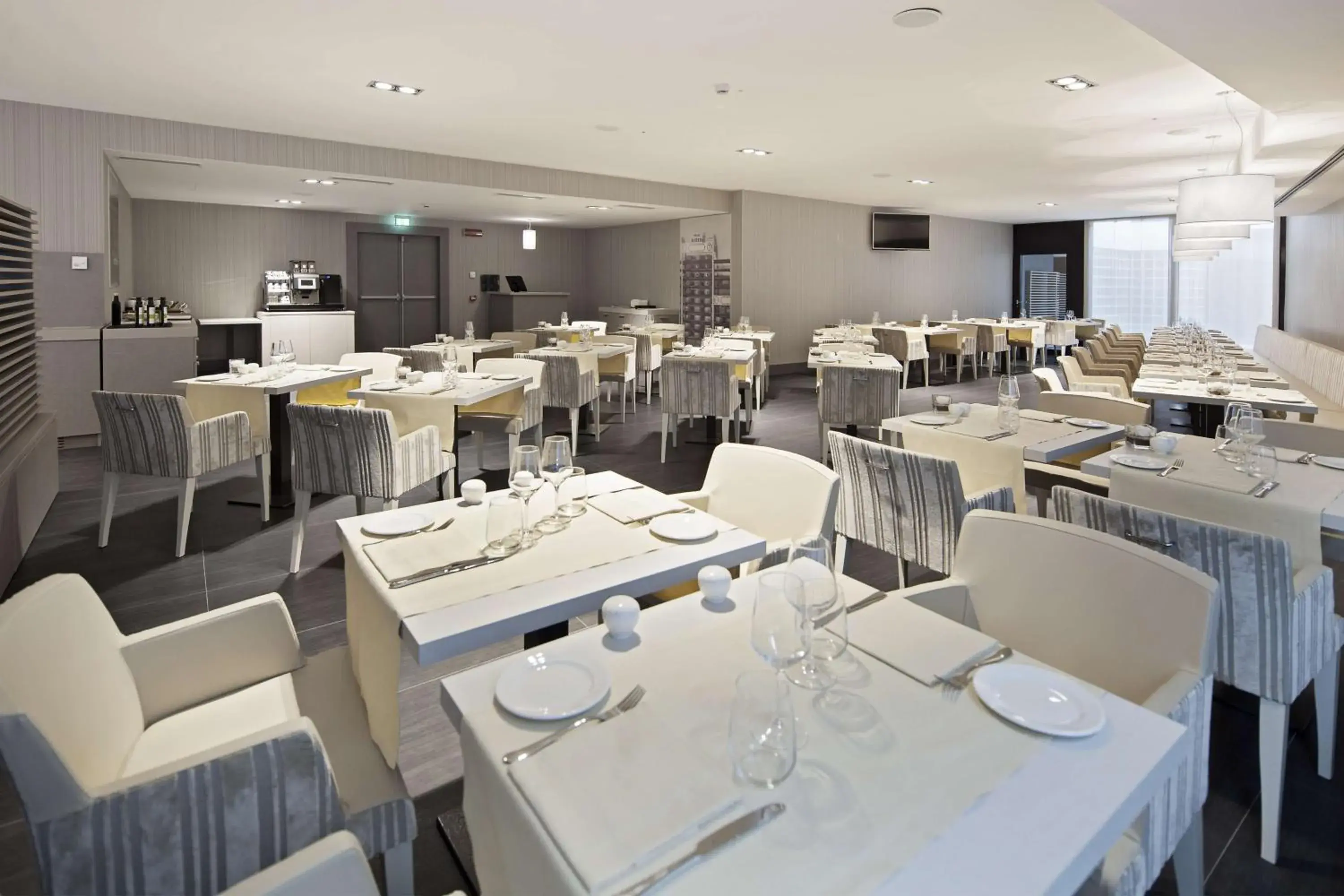 Restaurant/places to eat in NH Parma Restaurant/places to eat in NH Parma