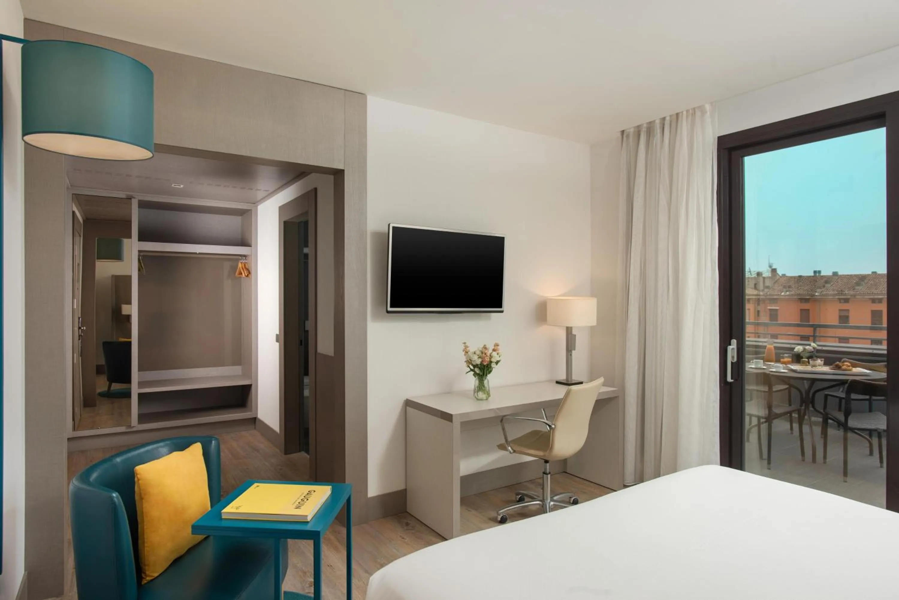 Bedroom, Bed in NH Parma