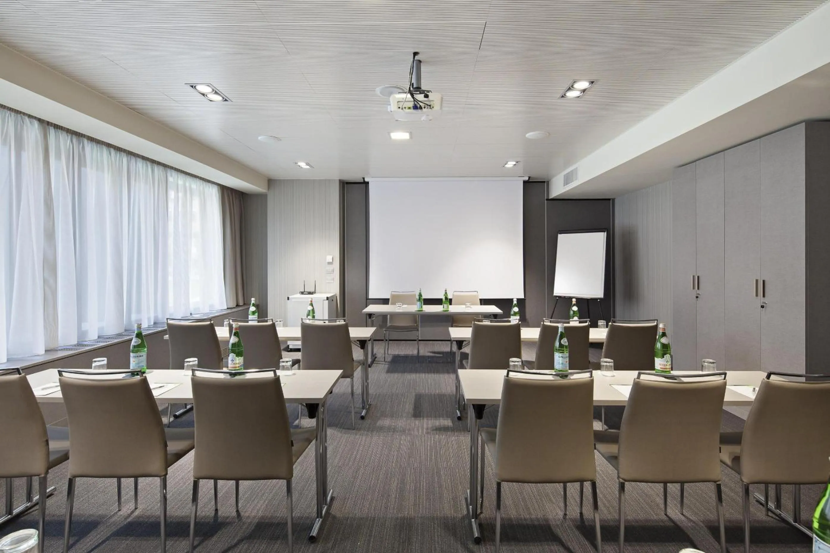 Meeting/conference room in NH Parma