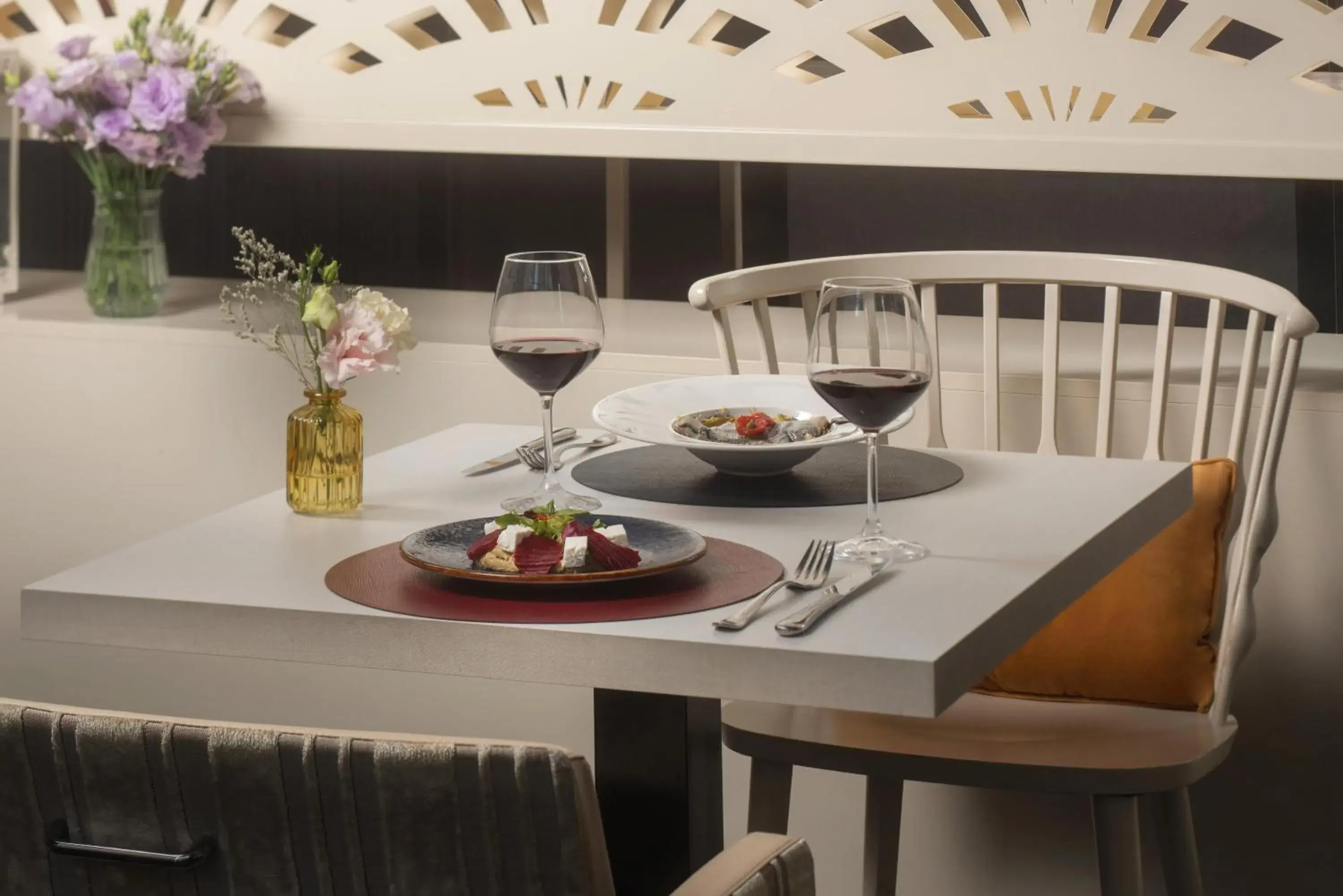 Restaurant/places to eat in NH Parma Restaurant/places to eat in NH Parma