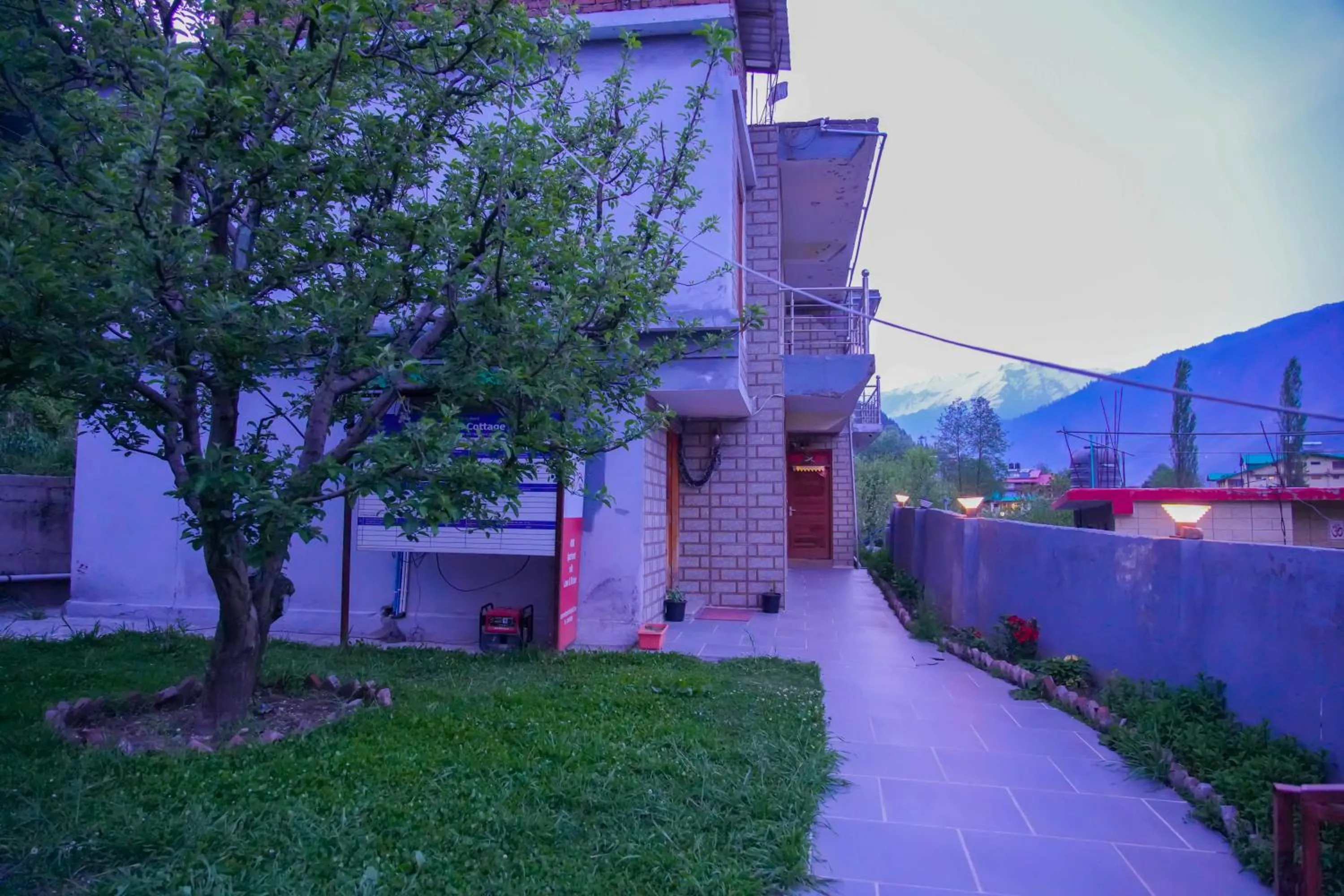 Property building in Ride At Hill-Nihal Hotel & Cottage