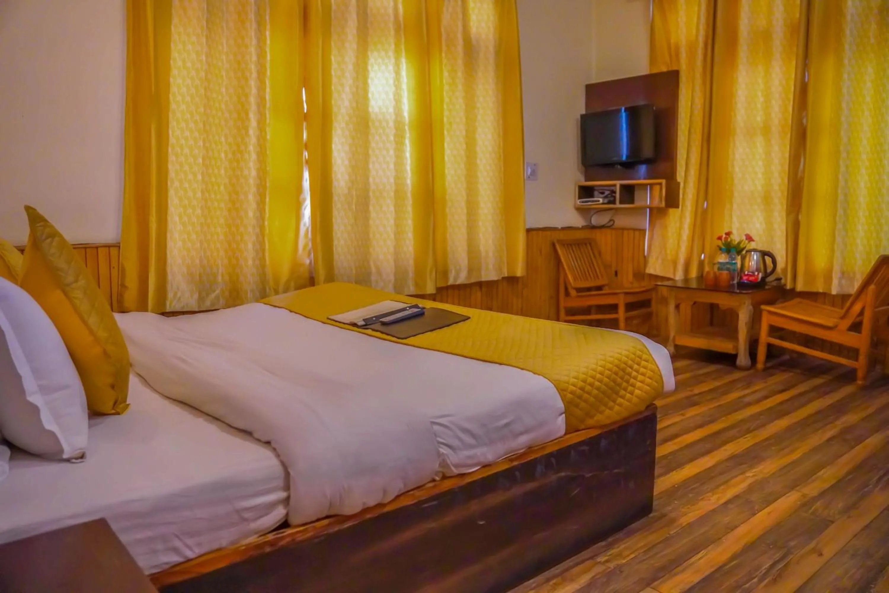 TV and multimedia in Ride At Hill-Nihal Hotel & Cottage