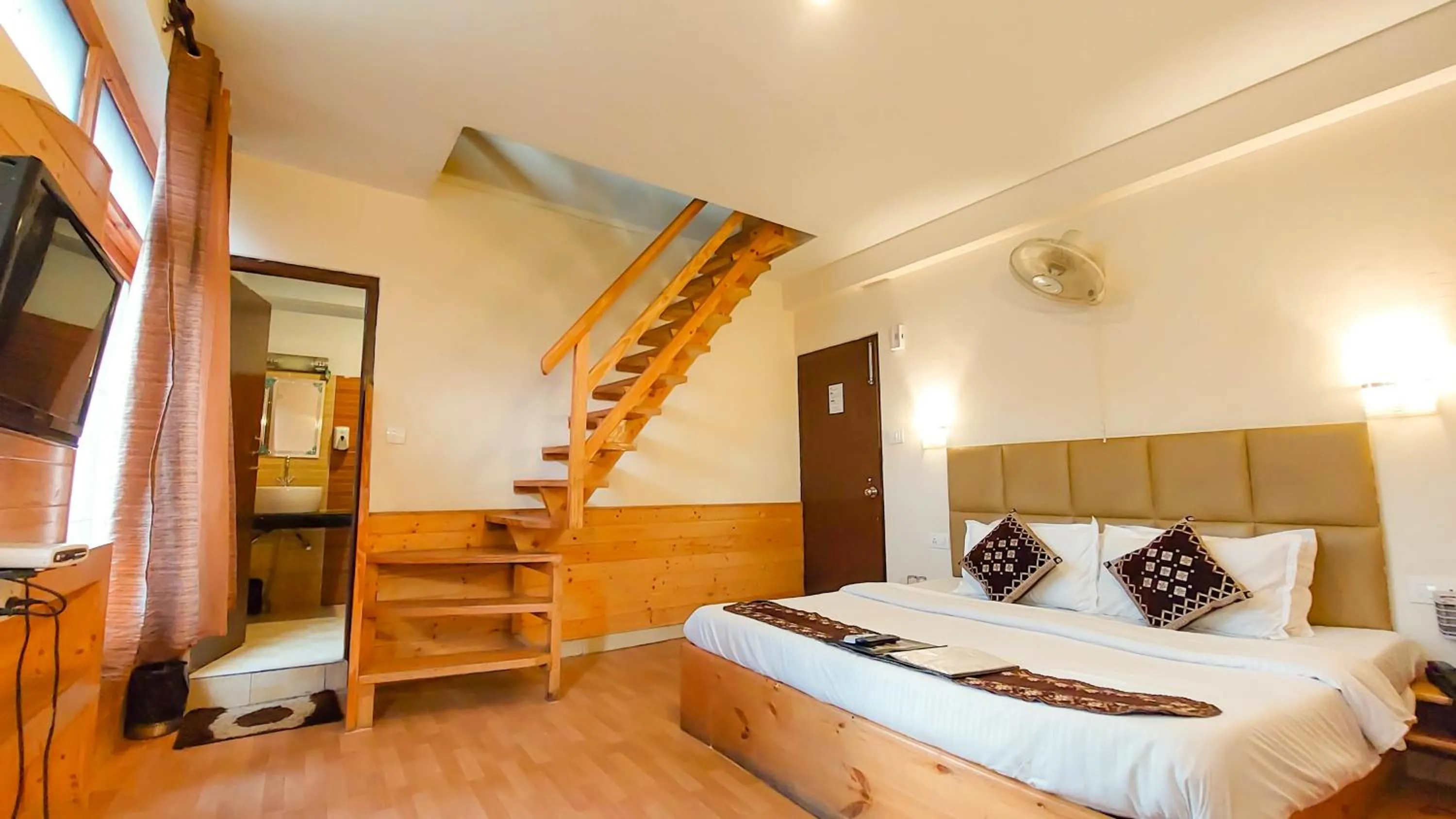 Photo of the whole room in Ride At Hill-Nihal Hotel & Cottage