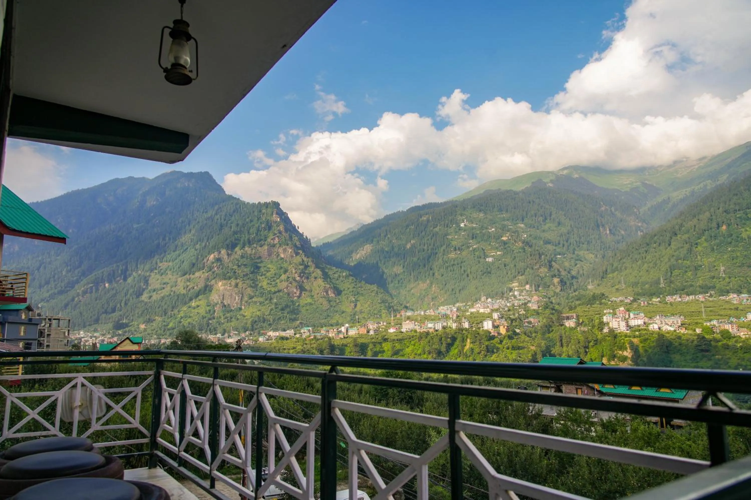Balcony/Terrace in Ride At Hill-Nihal Hotel & Cottage