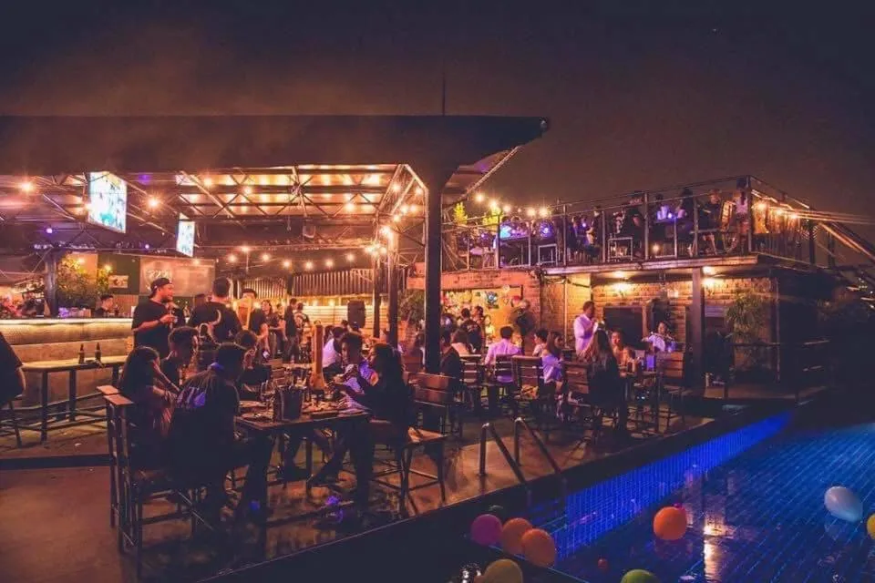 Restaurant/places to eat in Varindavan Park Serviced Residence