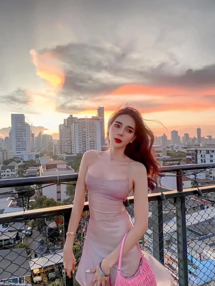 Restaurant/places to eat in Varindavan Park Serviced Residence