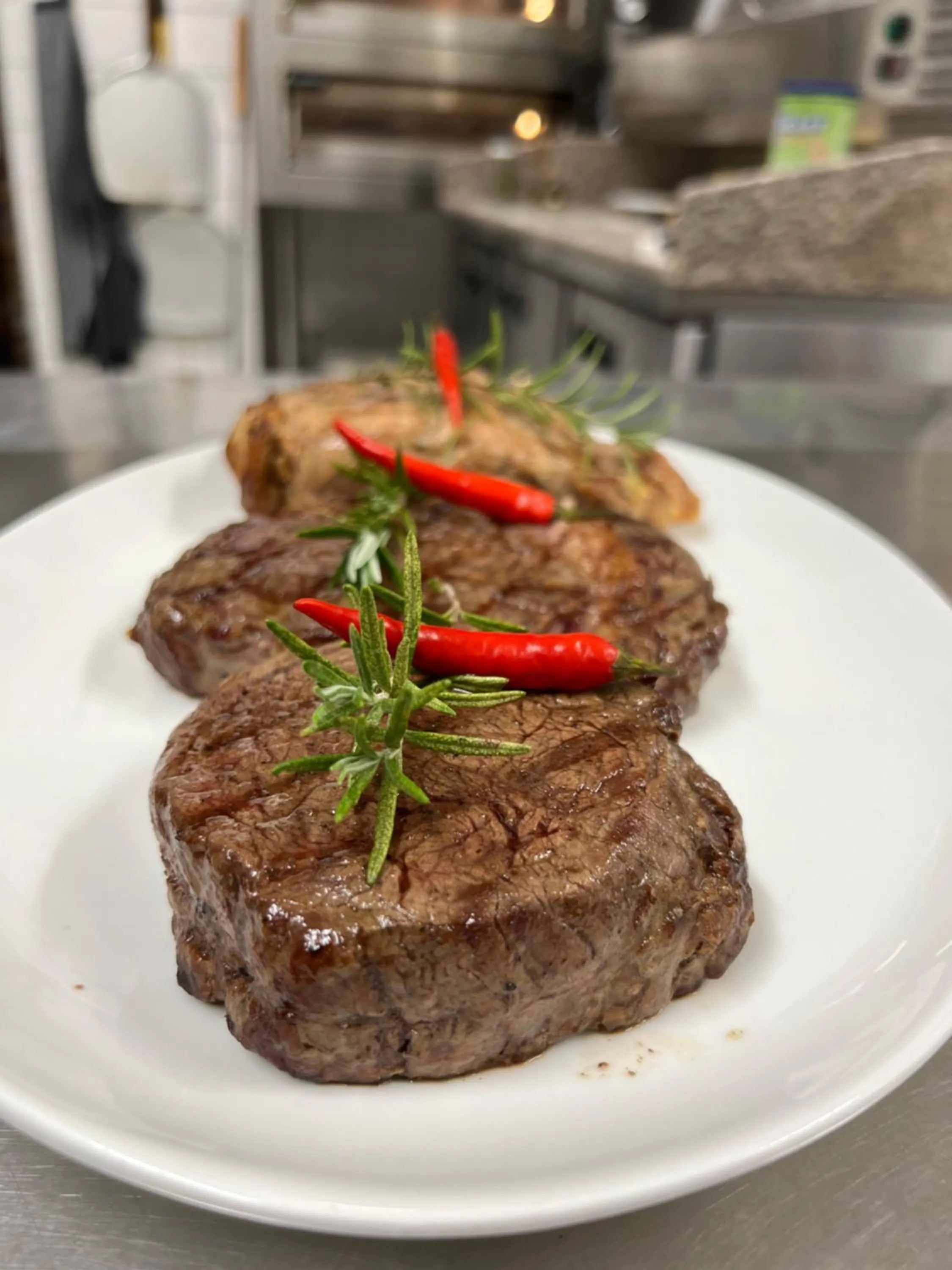 Restaurant/places to eat in Hotel Marathon