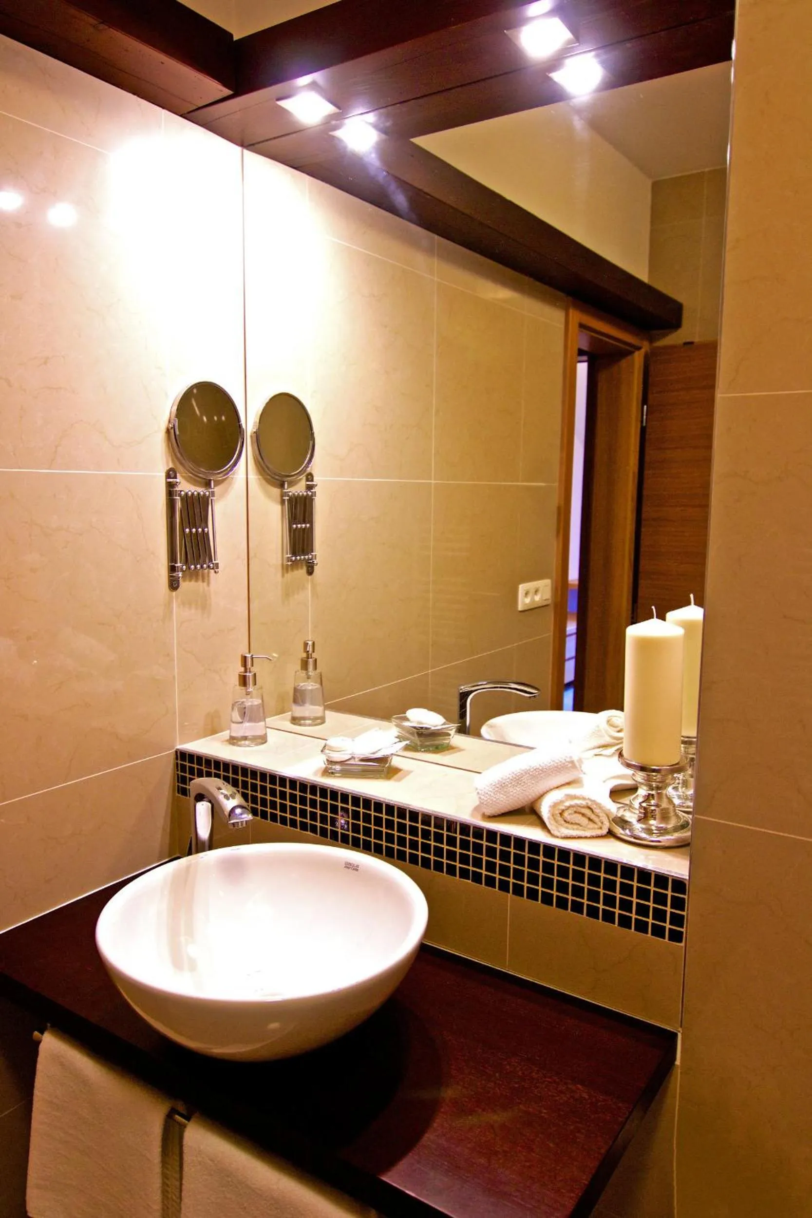 Shower in Hotel Marathon