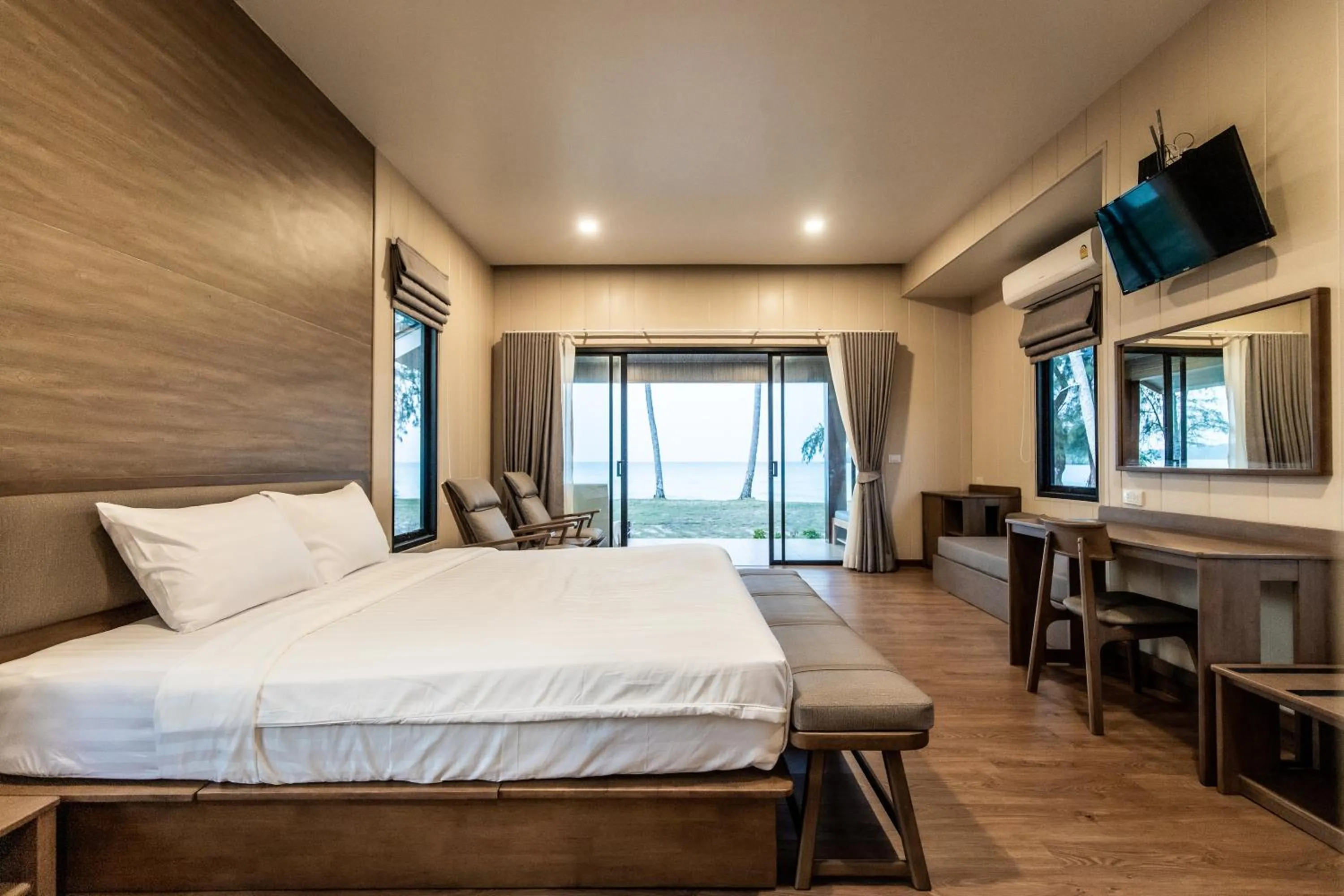 Communal lounge/ TV room, Bed in Seacret KohKood เกาะกูด