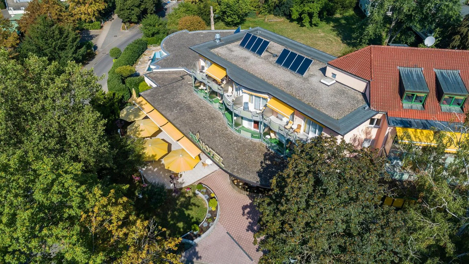 Property building in Parkhotel an der Therme