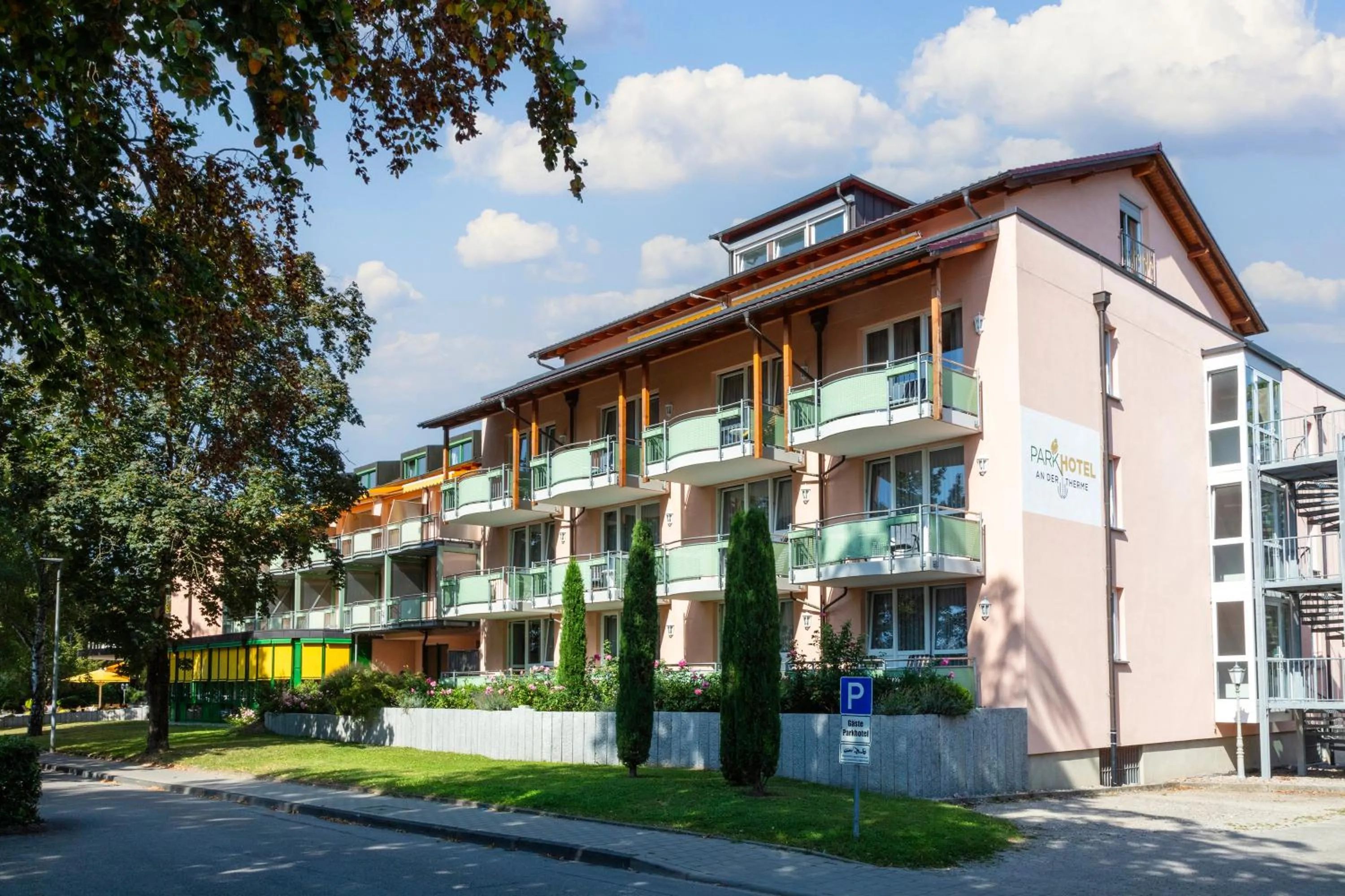 Property building in Parkhotel an der Therme