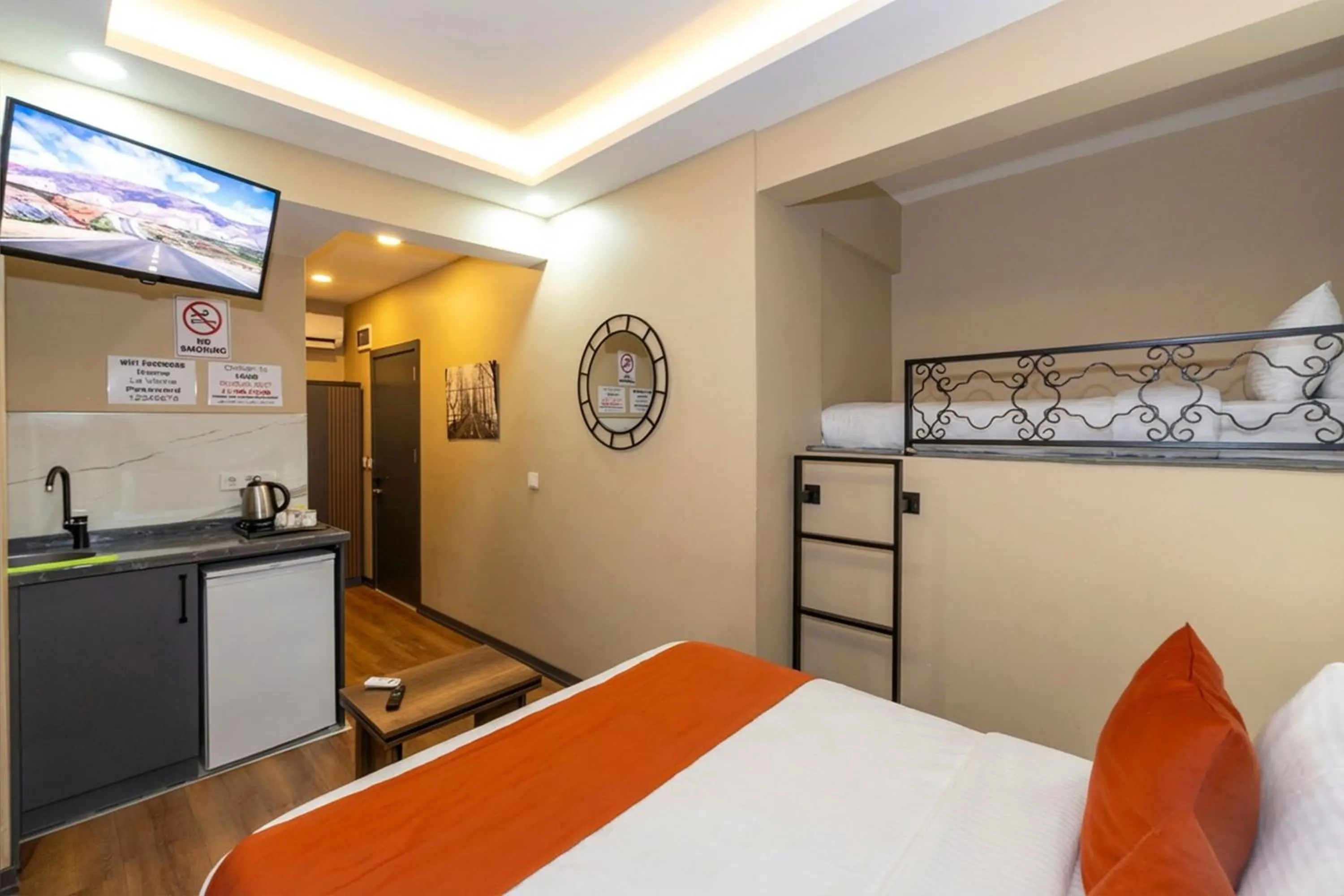 Bedroom, Bed in hotel La Vitrine