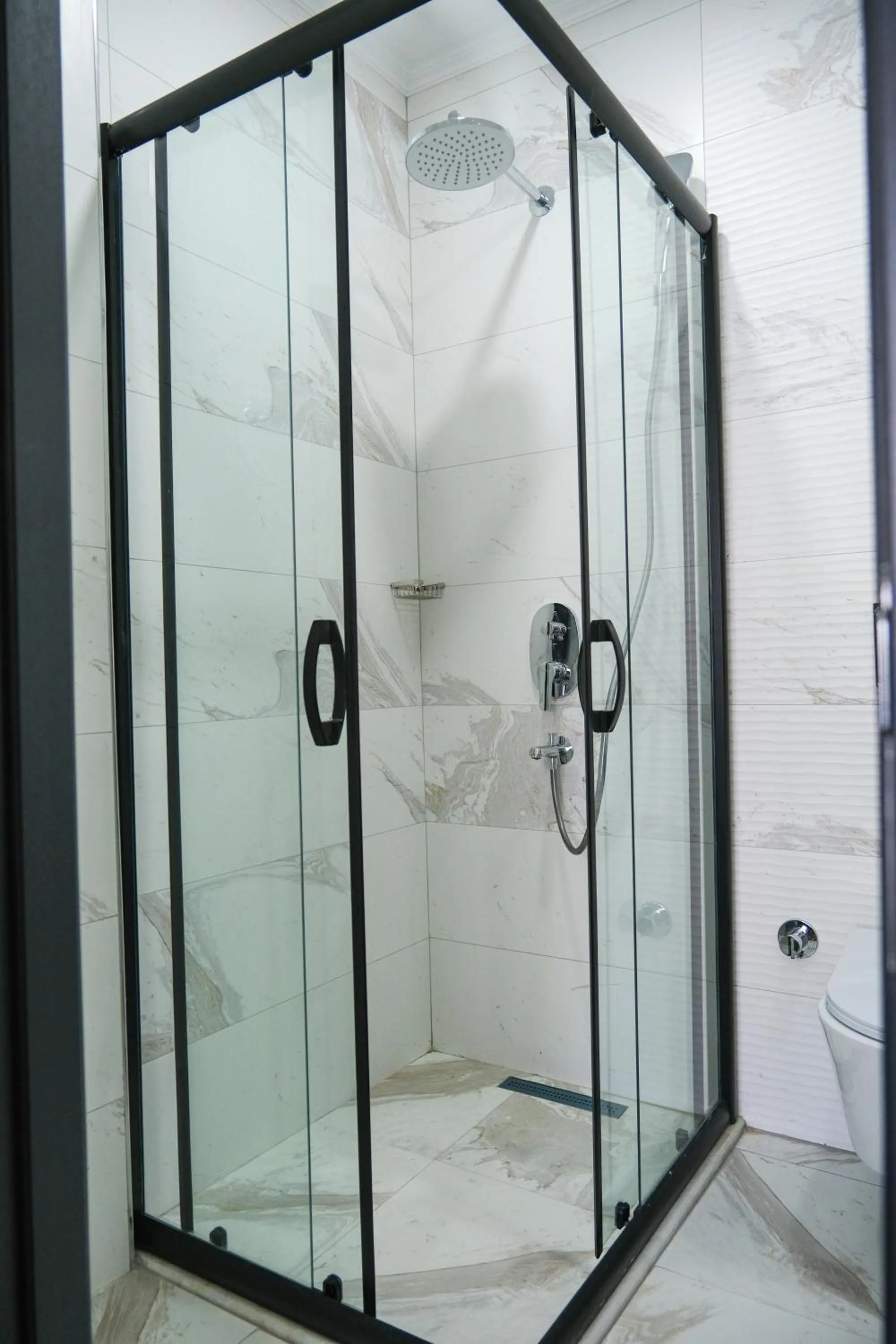 Shower in hotel La Vitrine