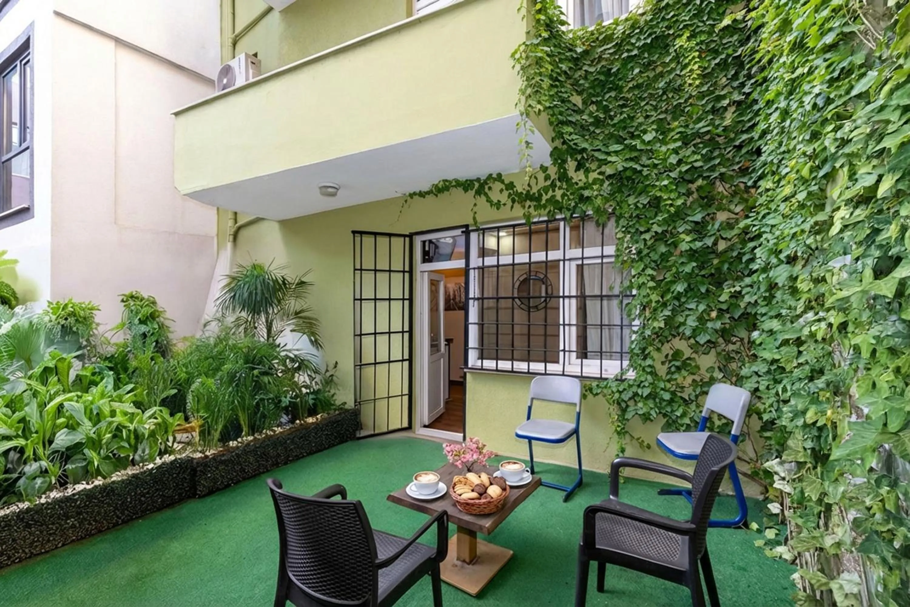 Garden view in hotel La Vitrine