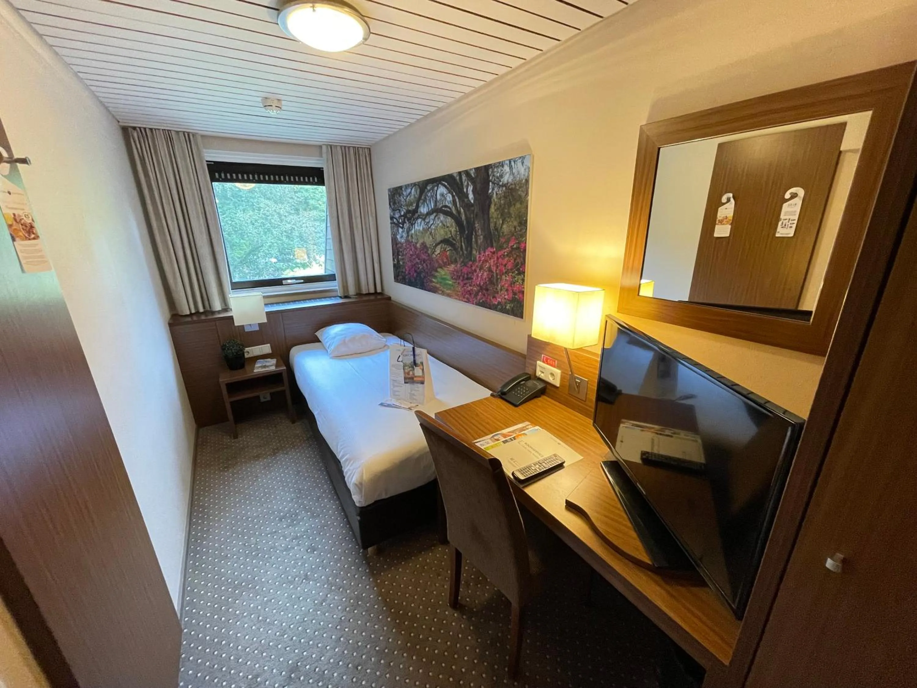 hair dresser, Bed in Fletcher Hotel-Restaurant Wolfheze