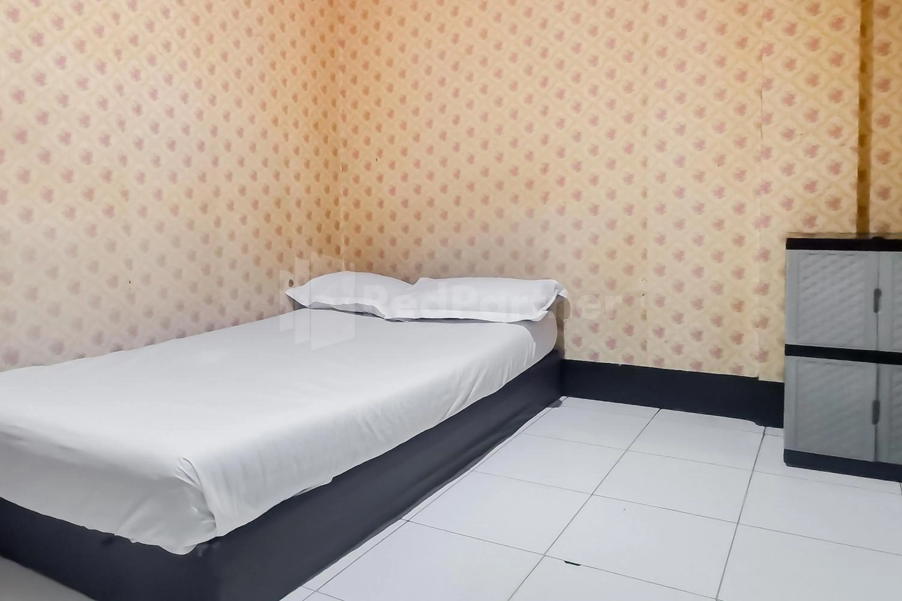 Bed in Tangki Residence 2 RedPartner