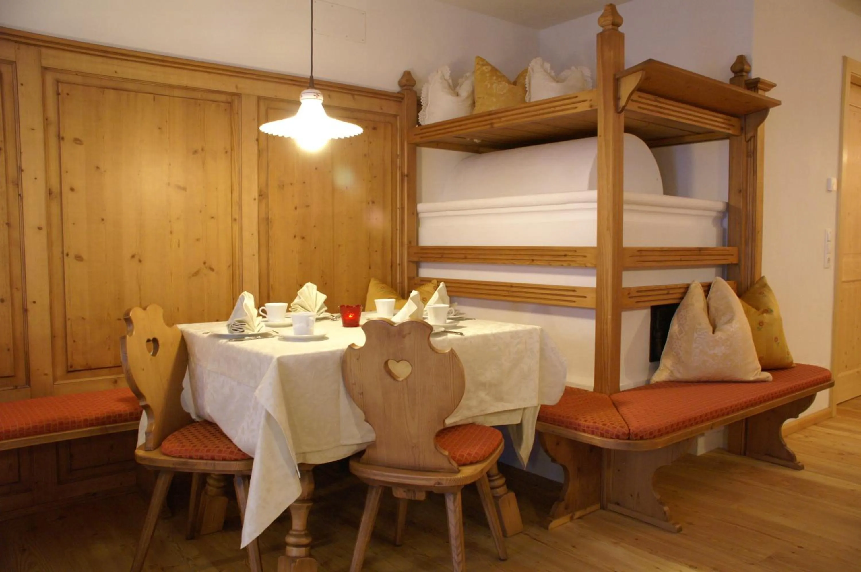 Restaurant/places to eat in Residence Rosarela