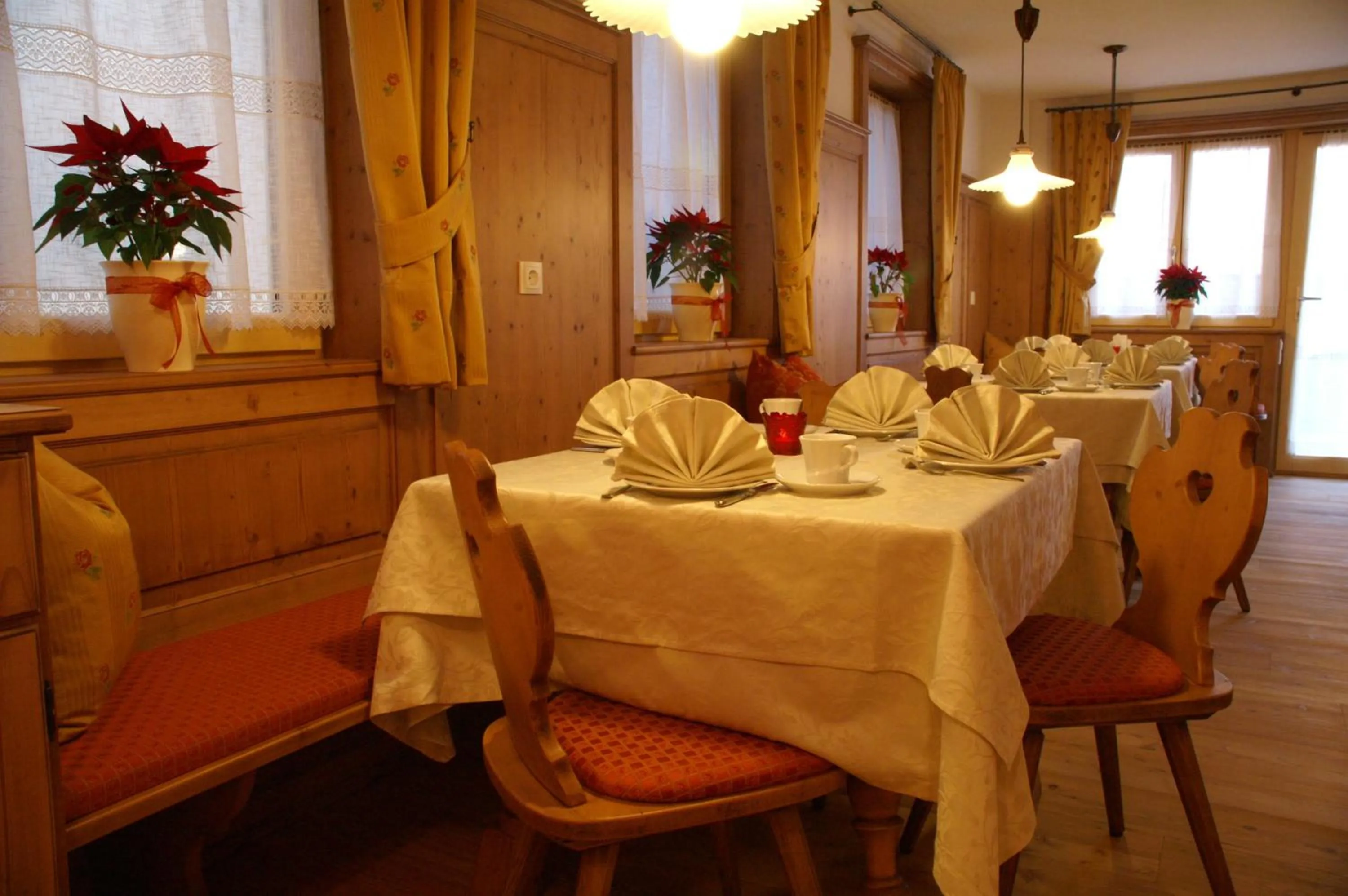 Restaurant/places to eat in Residence Rosarela