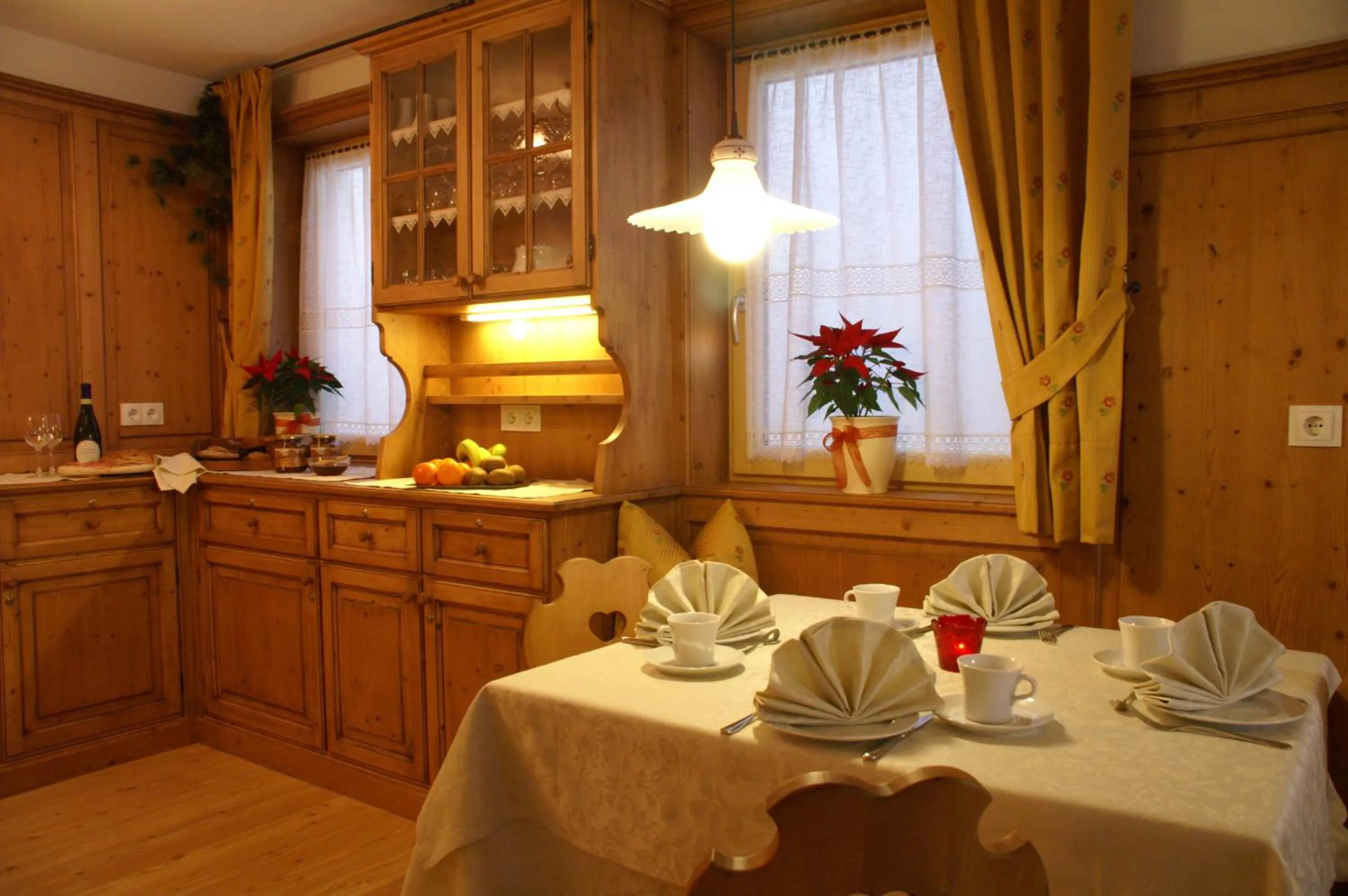 Restaurant/places to eat in Residence Rosarela