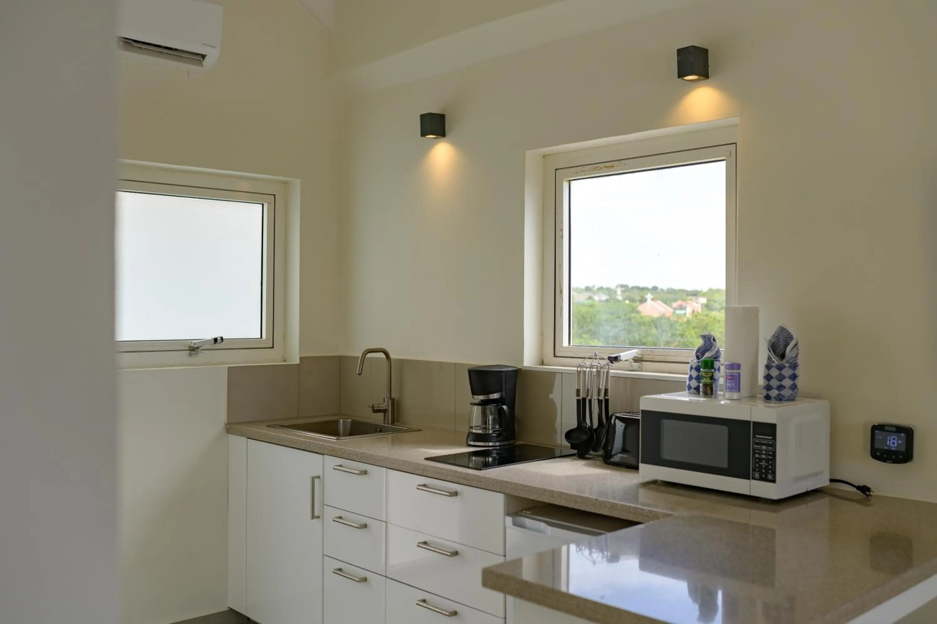 microwave in MERAKII SEAVIEW ESCAPE CURACAO