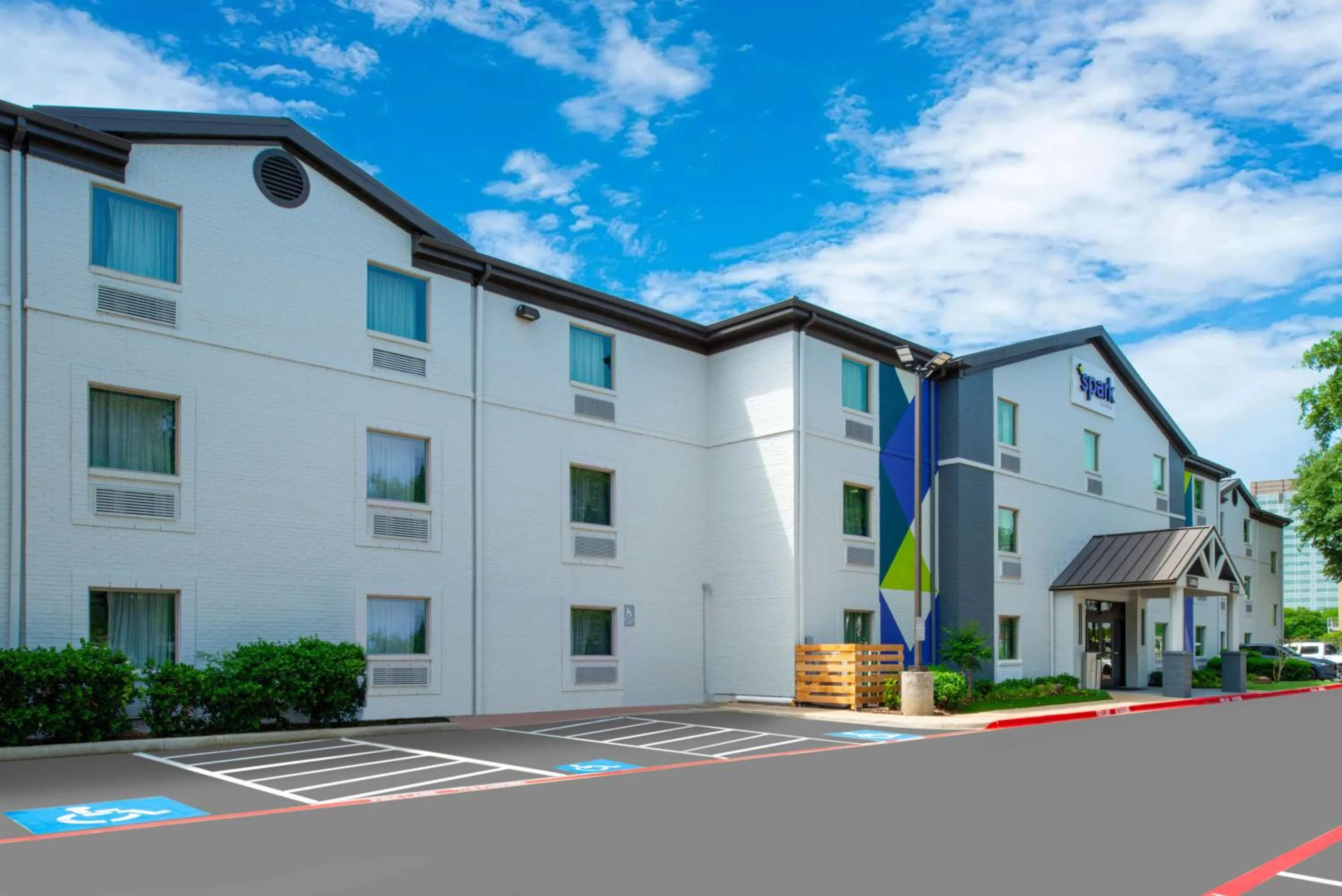 Property building in Spark By Hilton Dallas Medical District Love Field