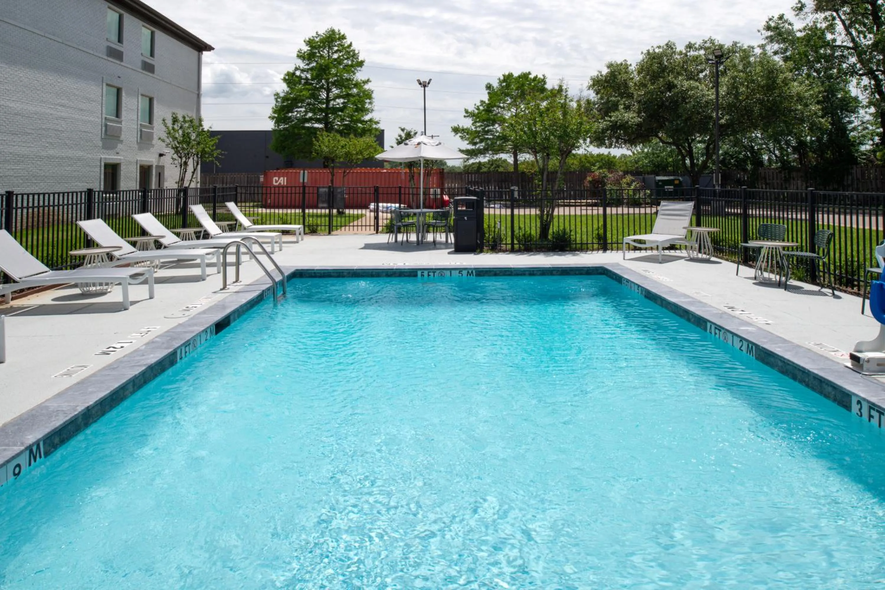 Swimming pool in Spark By Hilton Dallas Medical District Love Field