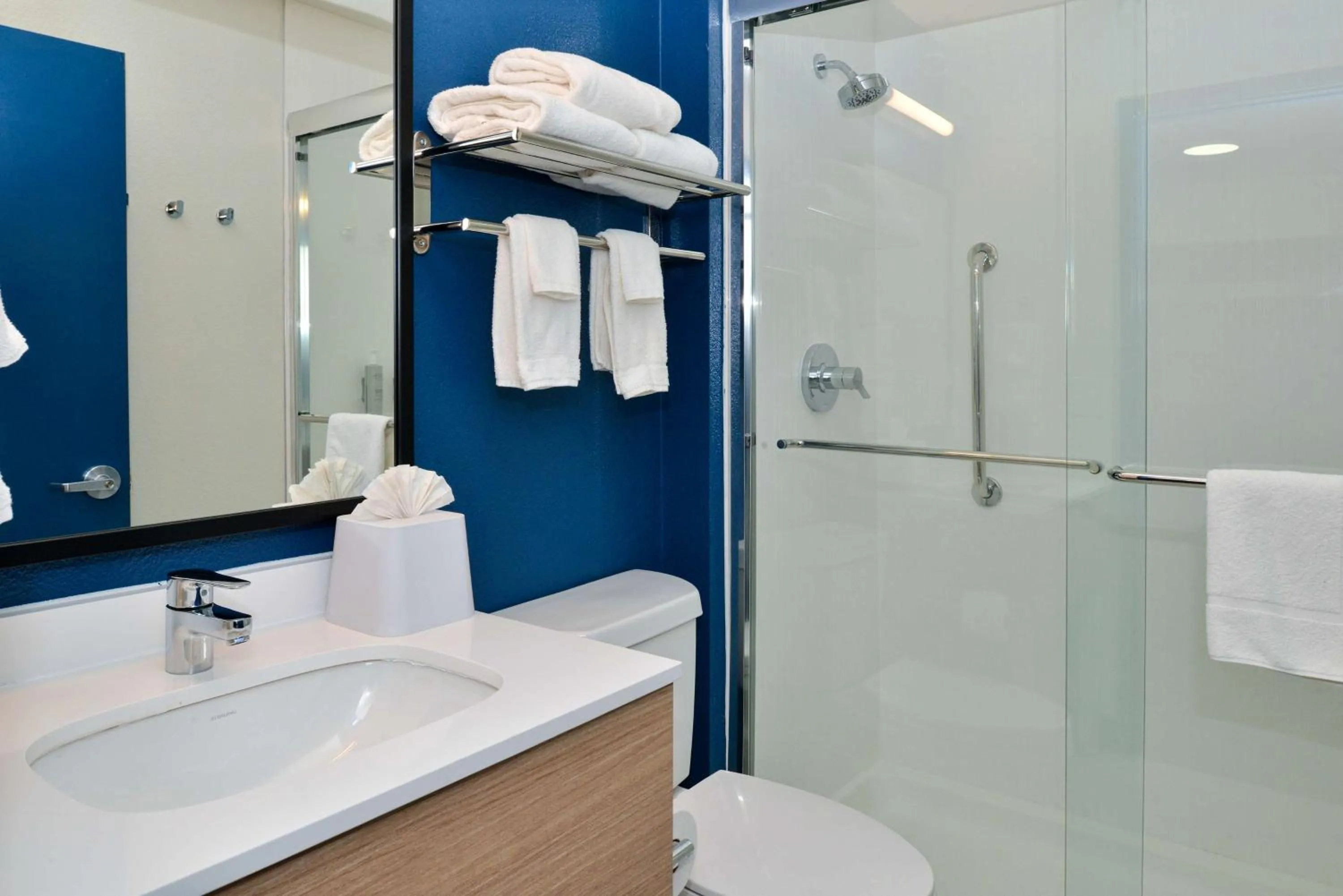 Bathroom in Spark By Hilton Dallas Medical District Love Field