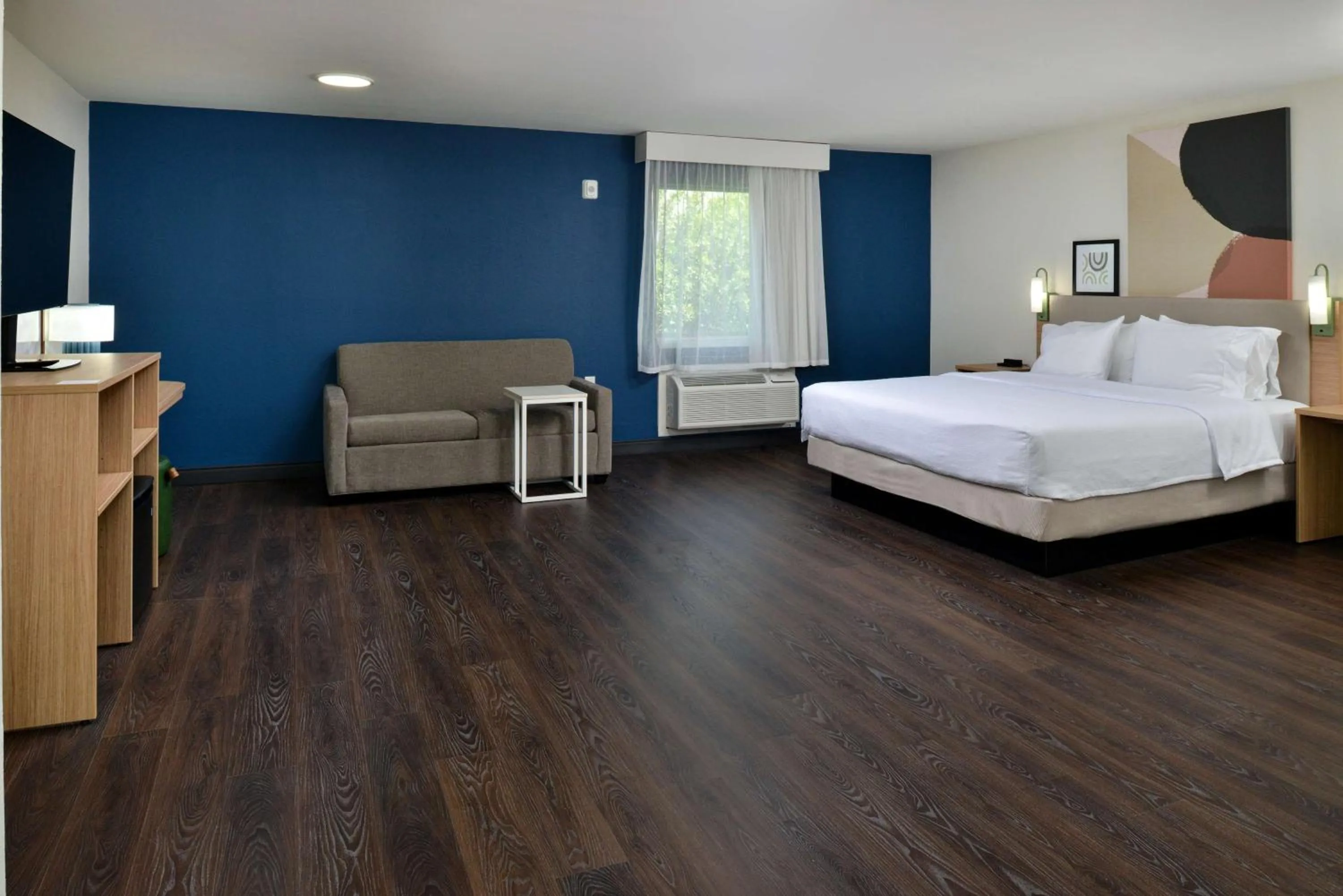 Living room, Bed in Spark By Hilton Dallas Medical District Love Field