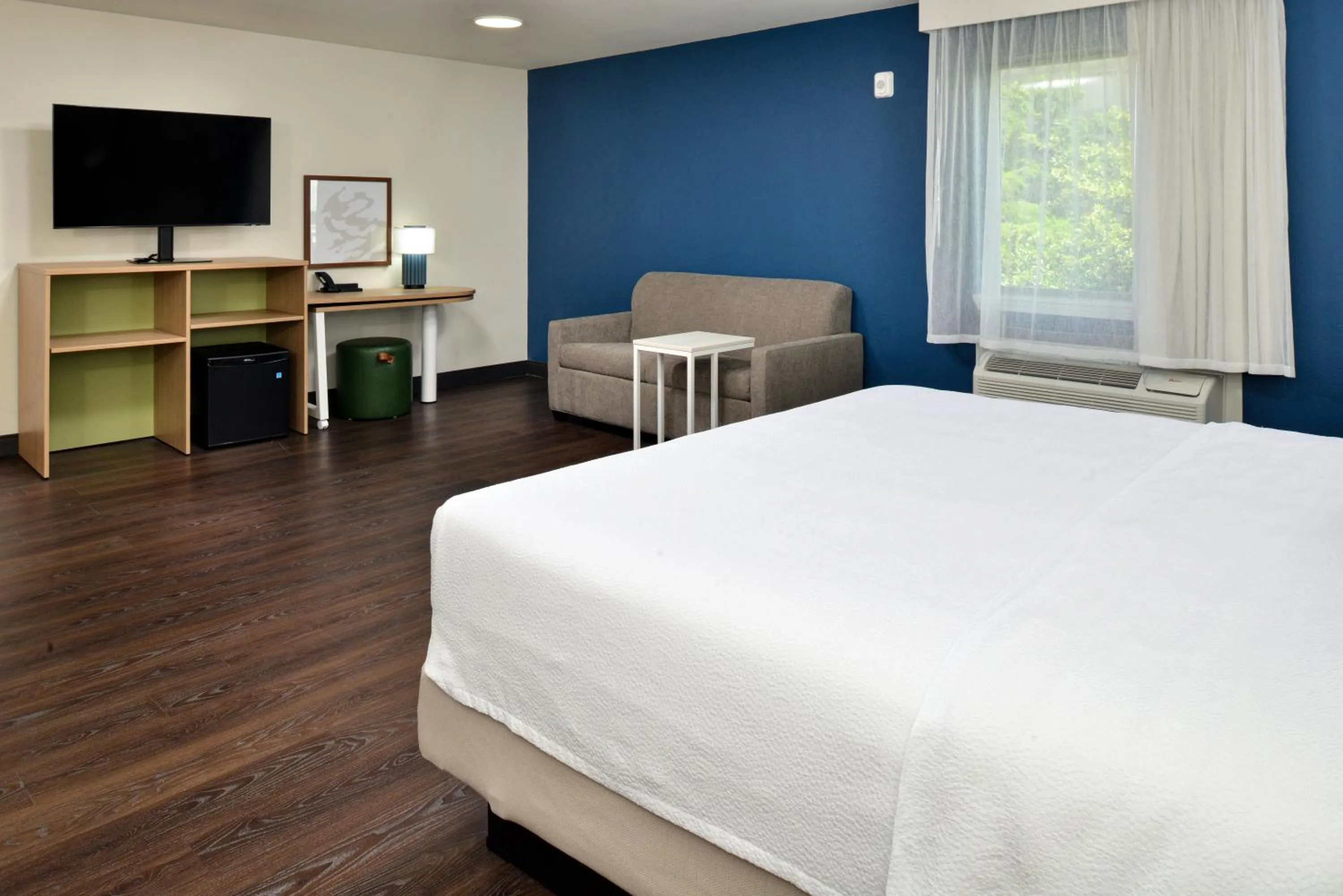 Bedroom, Bed in Spark By Hilton Dallas Medical District Love Field