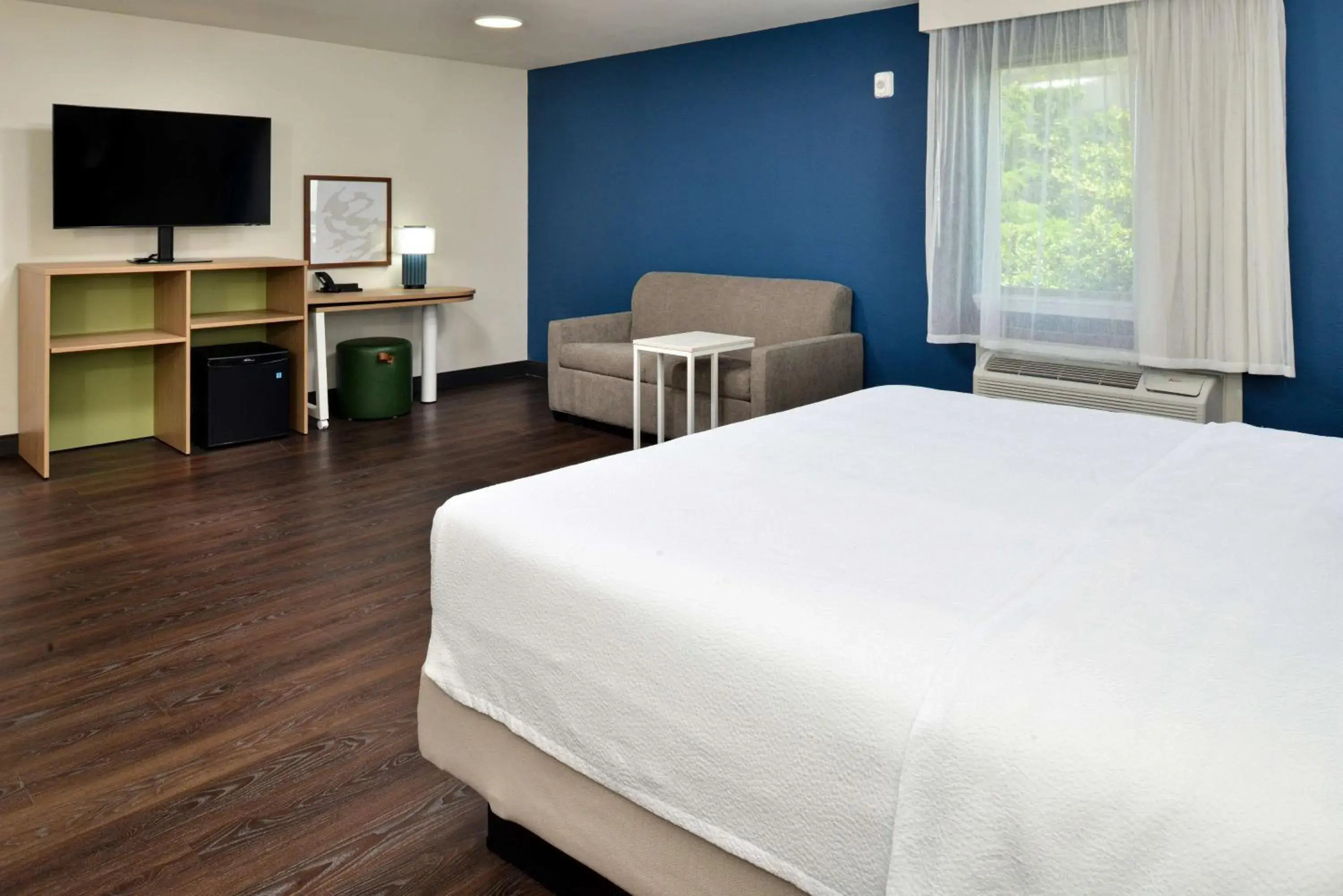 Bed in Spark By Hilton Dallas Medical District Love Field Bed in Spark By Hilton Dallas Medical District Love Field