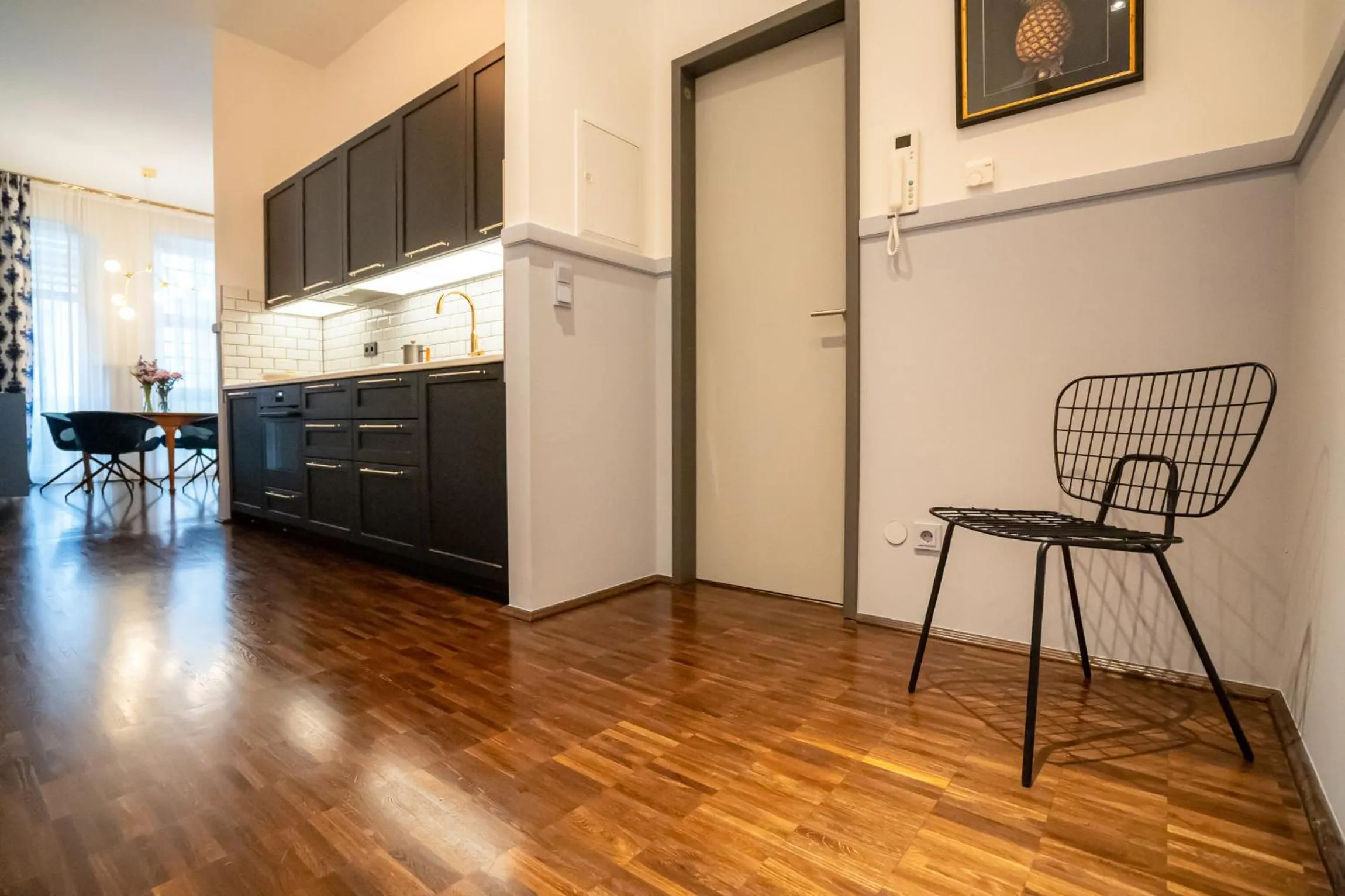 Kitchen or kitchenette in Designer Loft-Ferienwohnung im Zentrum mit Tiefgaragen-Parkplatz, Waschmaschine und Privatterrasse