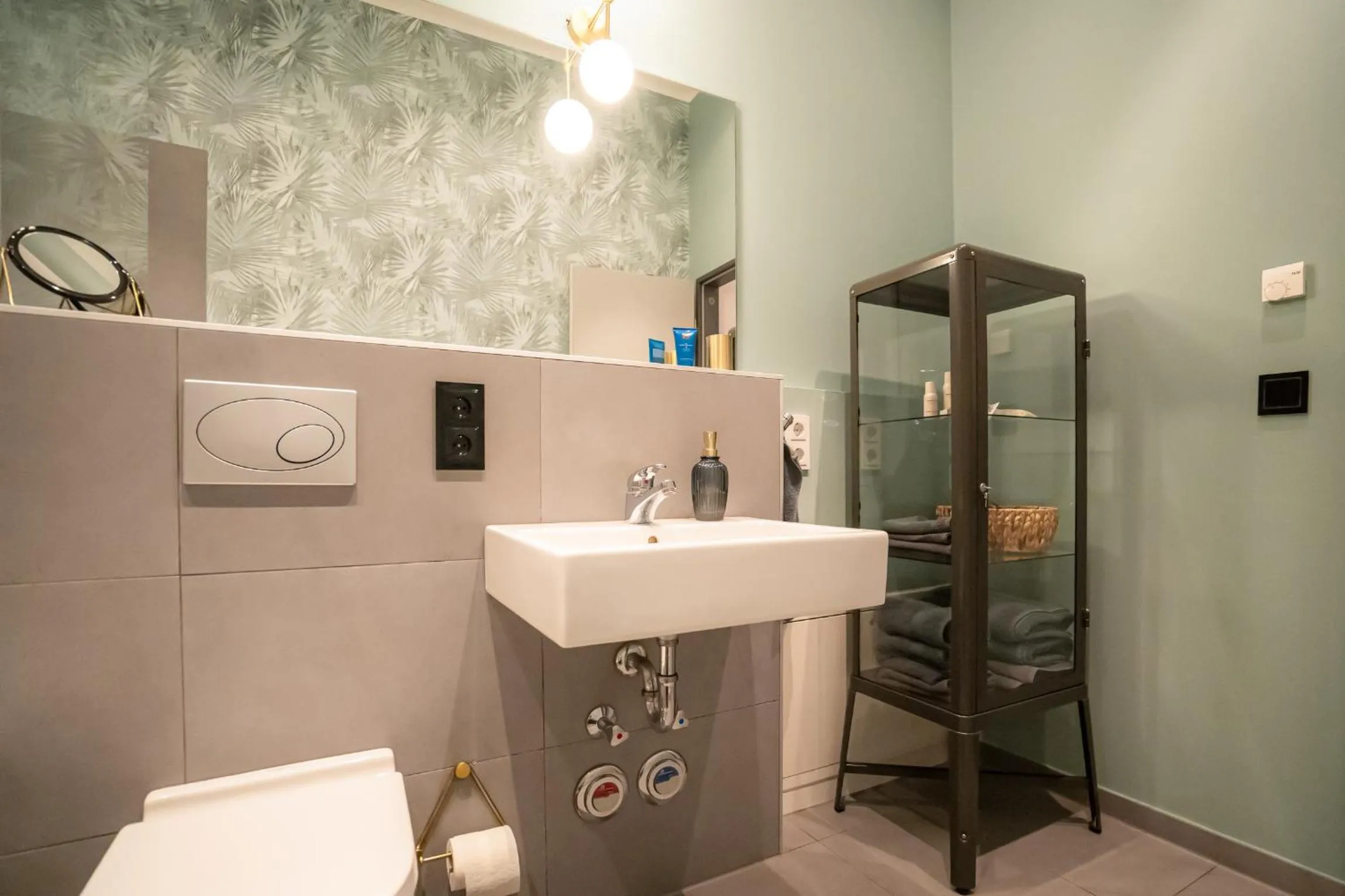 Shower in Designer Loft-Ferienwohnung im Zentrum mit Tiefgaragen-Parkplatz, Waschmaschine und Privatterrasse