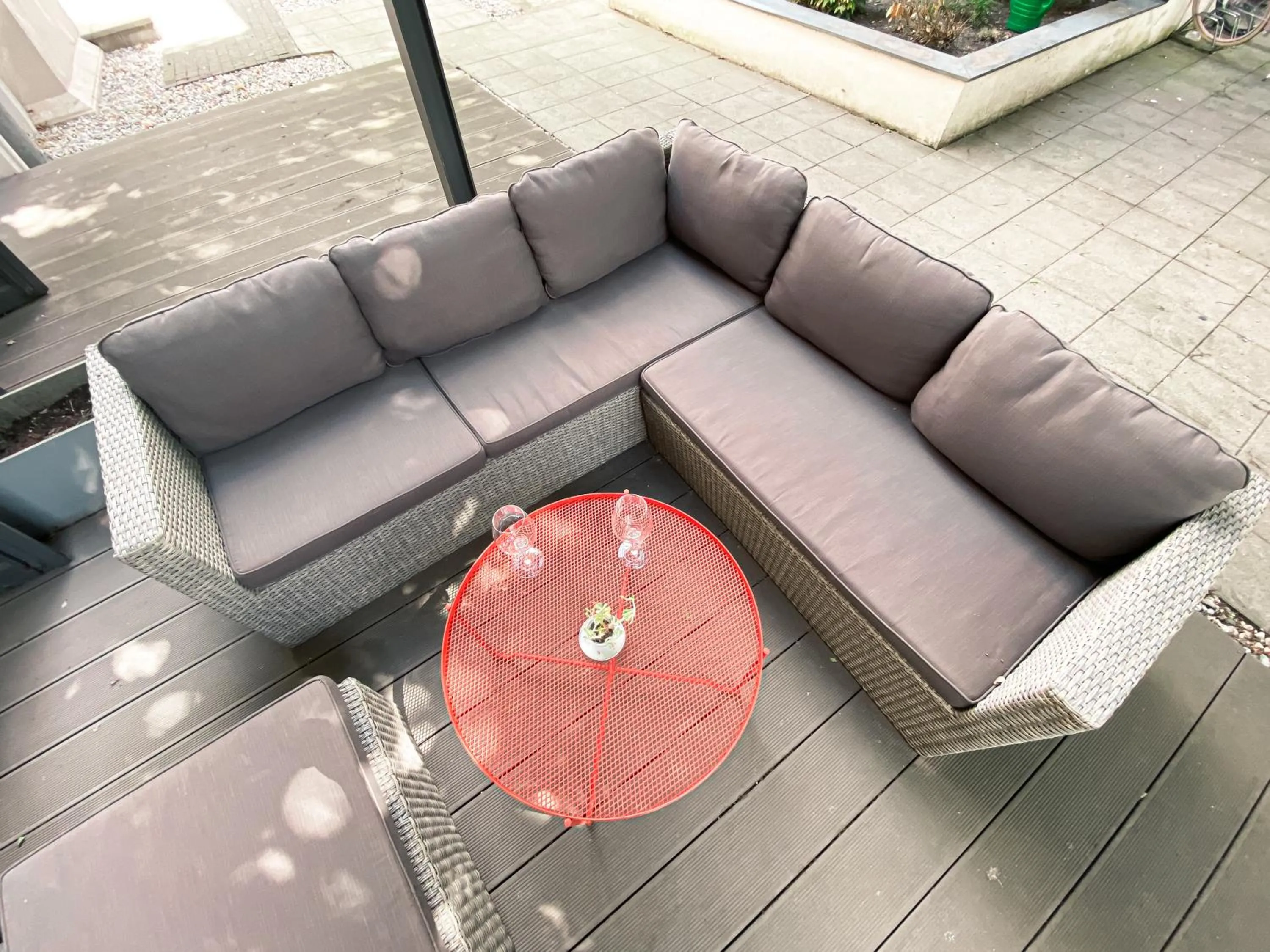 Patio in Designer Loft-Ferienwohnung im Zentrum mit Tiefgaragen-Parkplatz, Waschmaschine und Privatterrasse