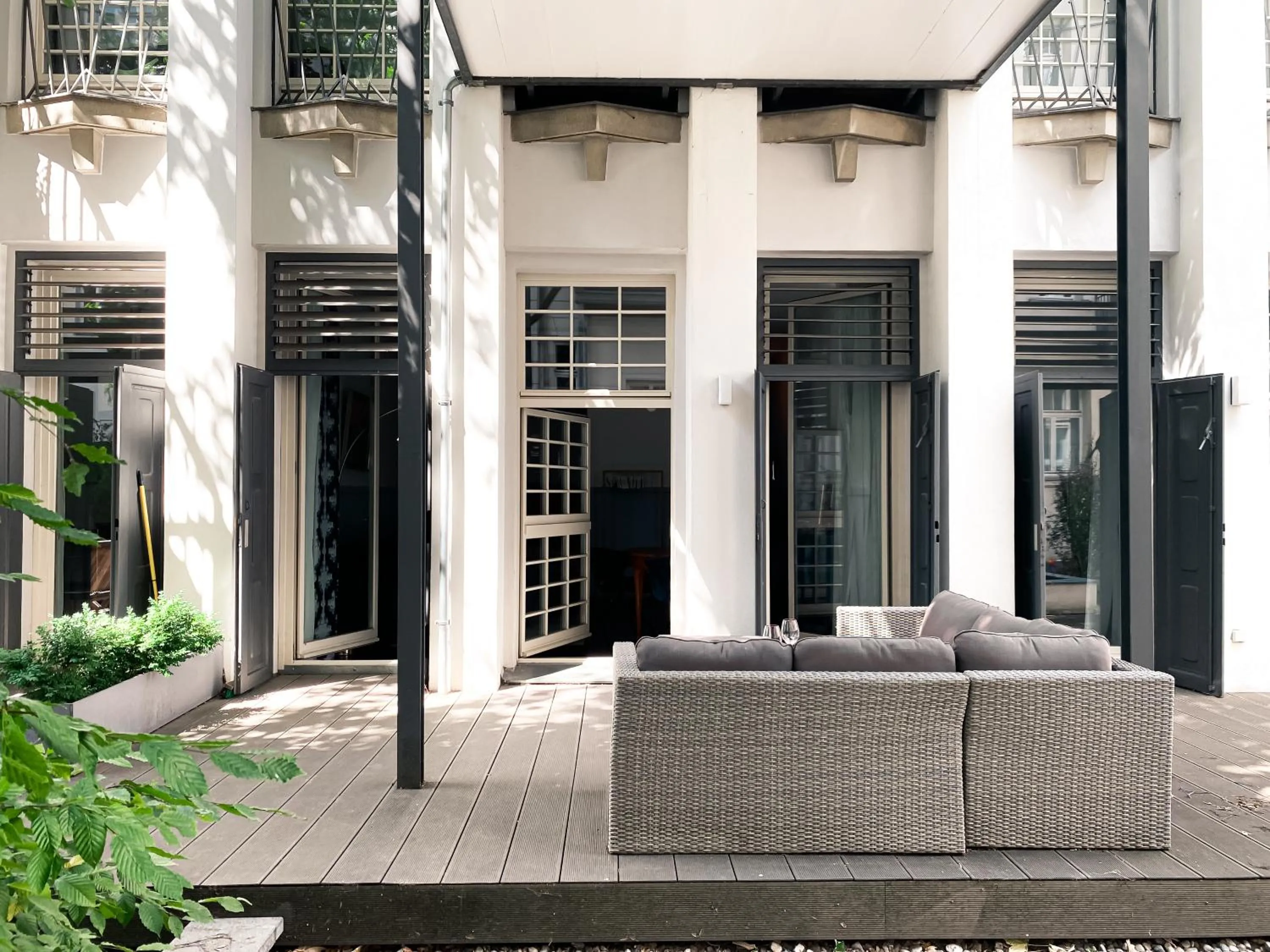 Property building in Designer Loft-Ferienwohnung im Zentrum mit Tiefgaragen-Parkplatz, Waschmaschine und Privatterrasse