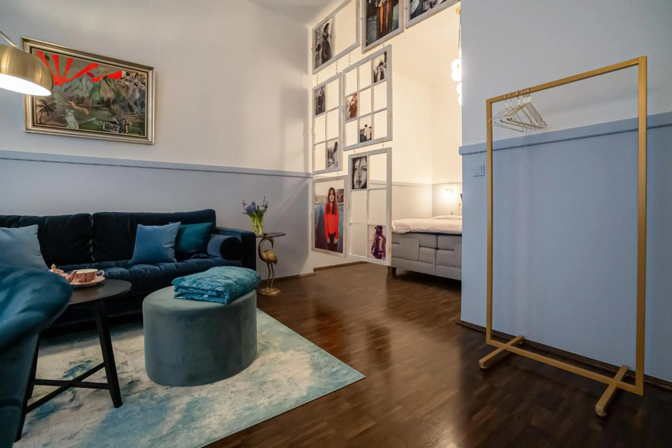 Living room, Bed in Designer Loft-Ferienwohnung im Zentrum mit Tiefgaragen-Parkplatz, Waschmaschine und Privatterrasse