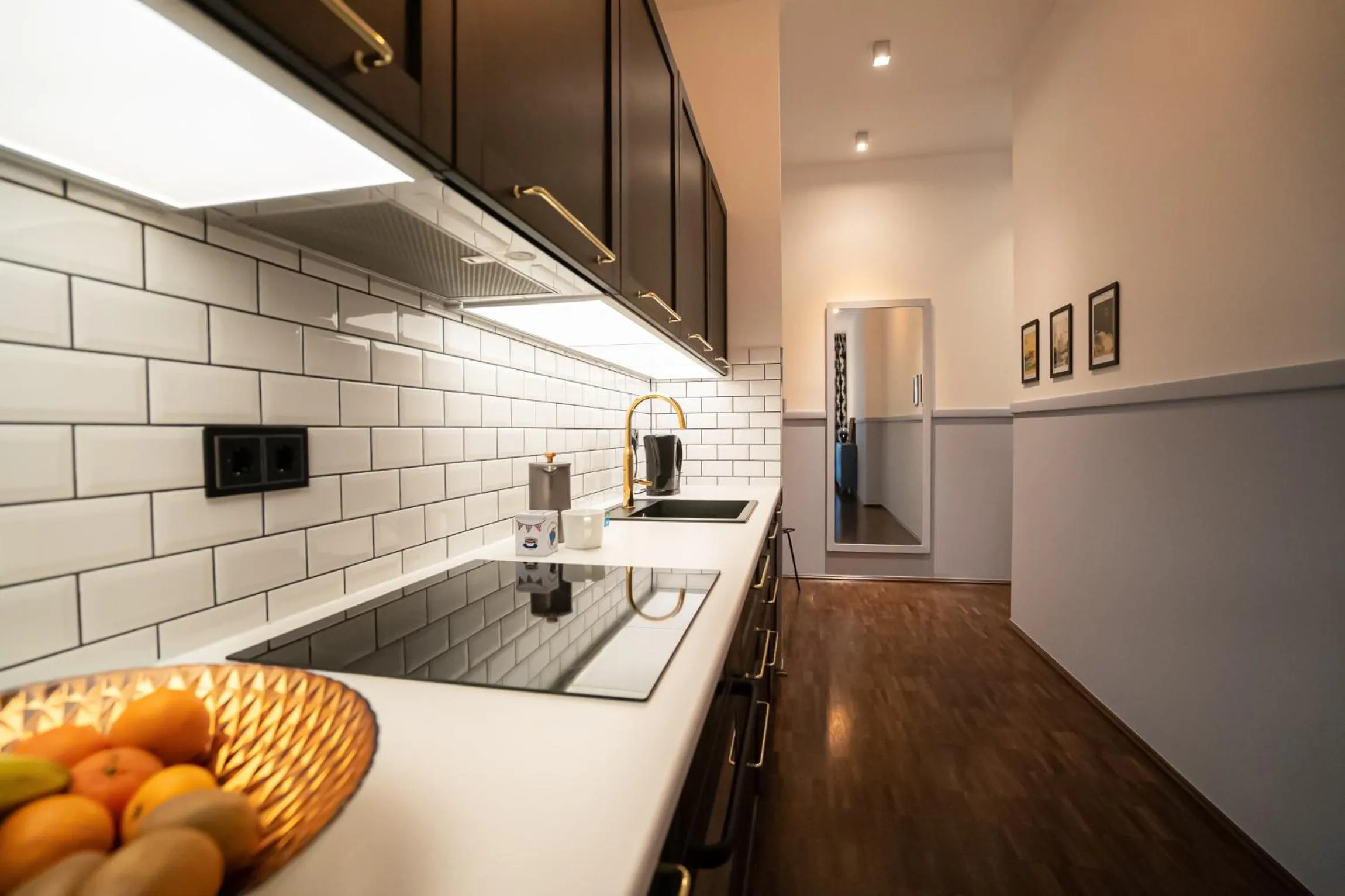 Kitchen or kitchenette in Designer Loft-Ferienwohnung im Zentrum mit Tiefgaragen-Parkplatz, Waschmaschine und Privatterrasse