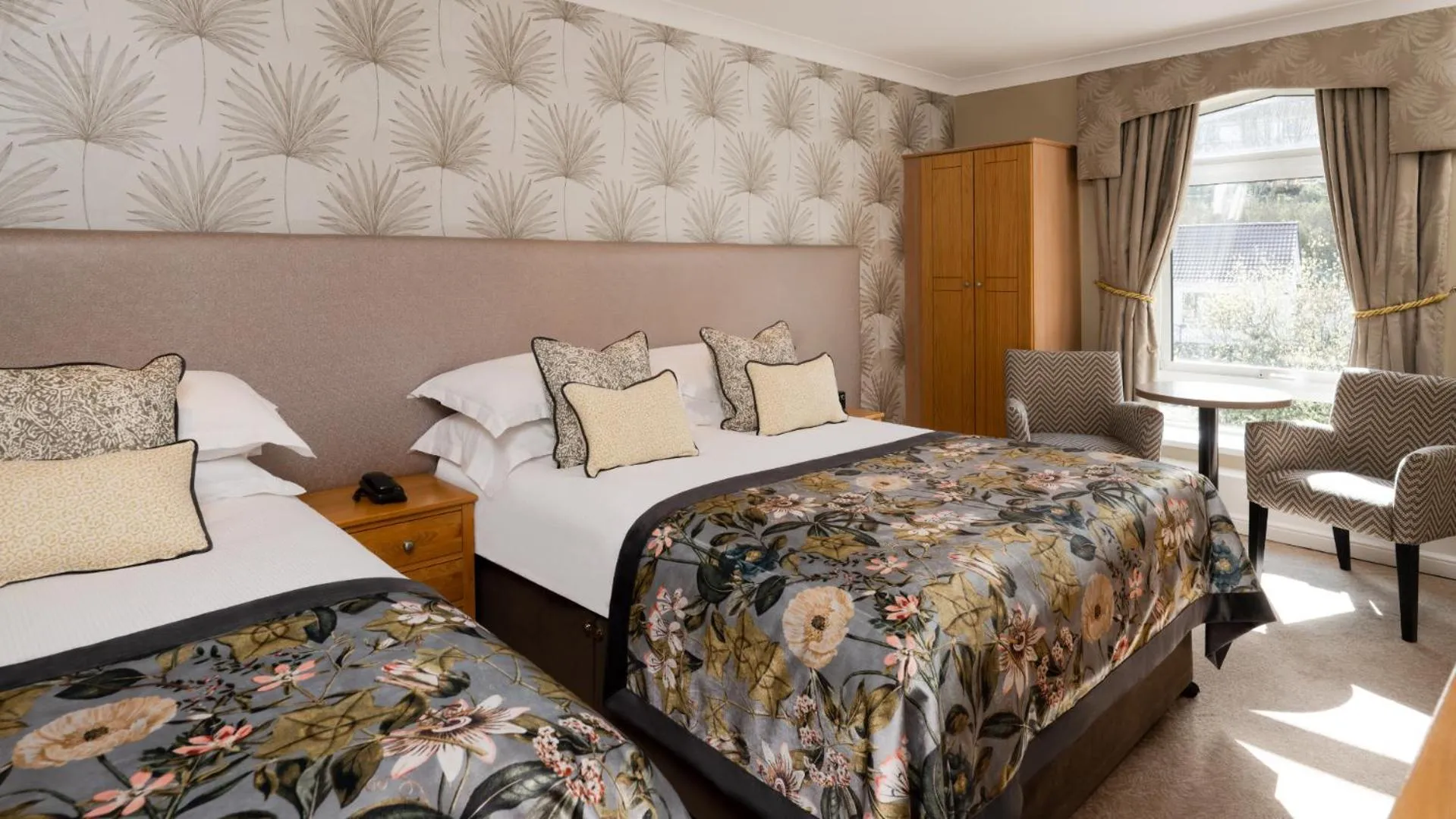 Bed in Everglades Hotel