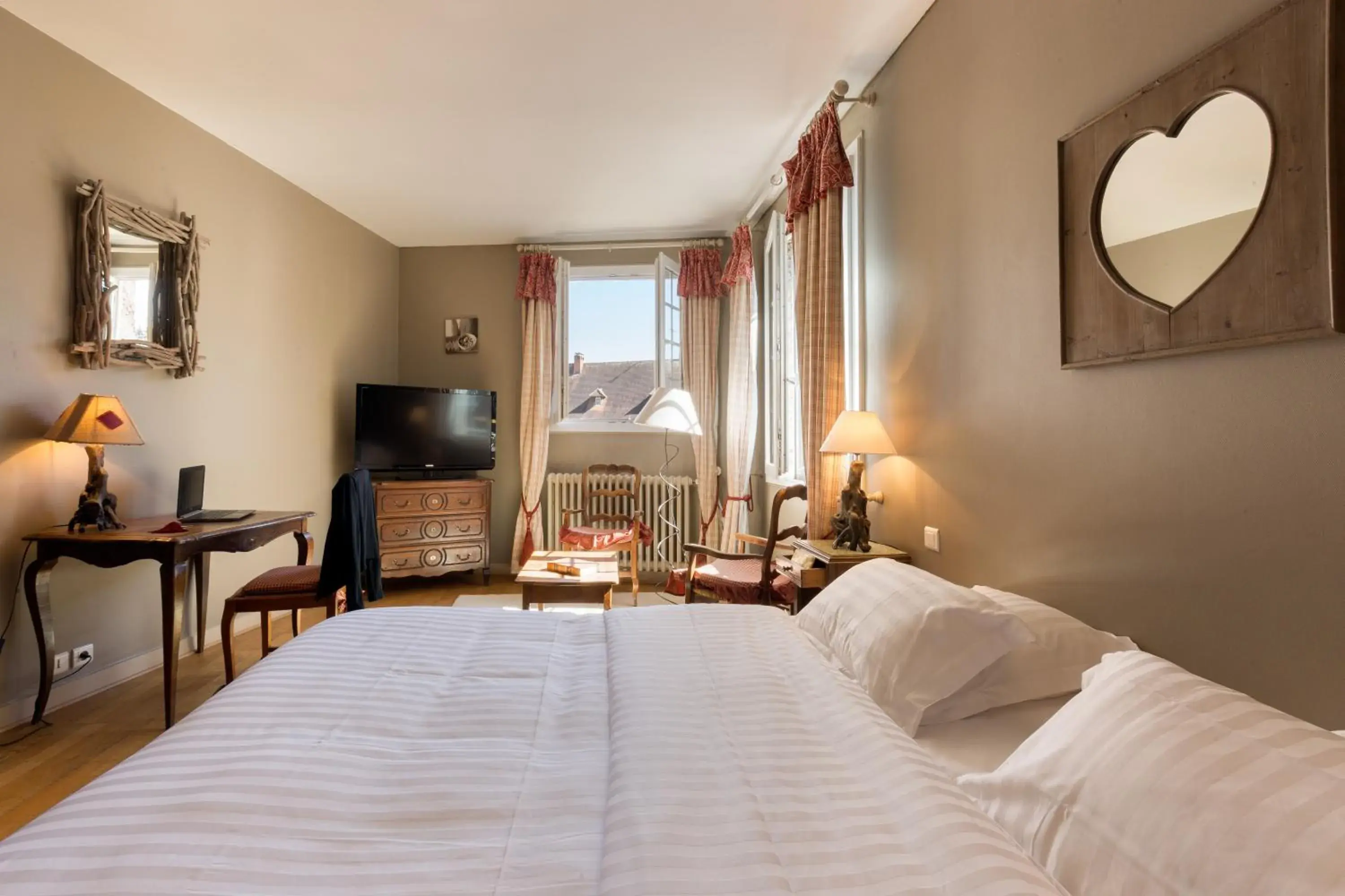 Bedroom, Bed in Logis Hôtel Le Beaulieu Bedroom, Bed in Logis Hôtel Le Beaulieu