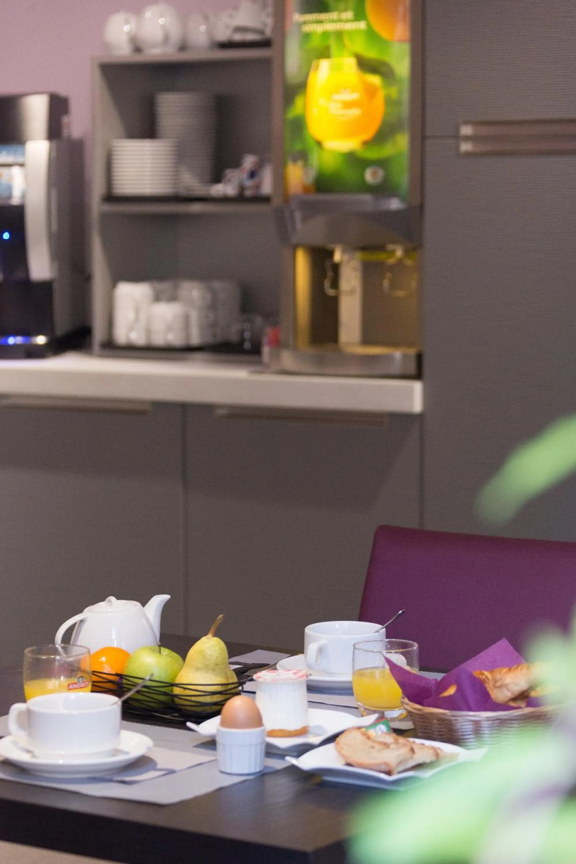 Breakfast in Logis Hôtel Le Beaulieu