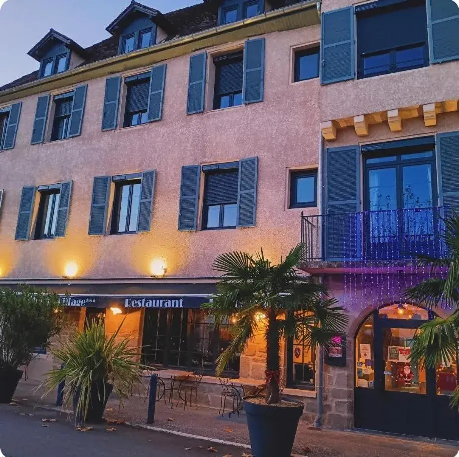 Property building in Logis Hôtel Le Beaulieu Property building in Logis Hôtel Le Beaulieu