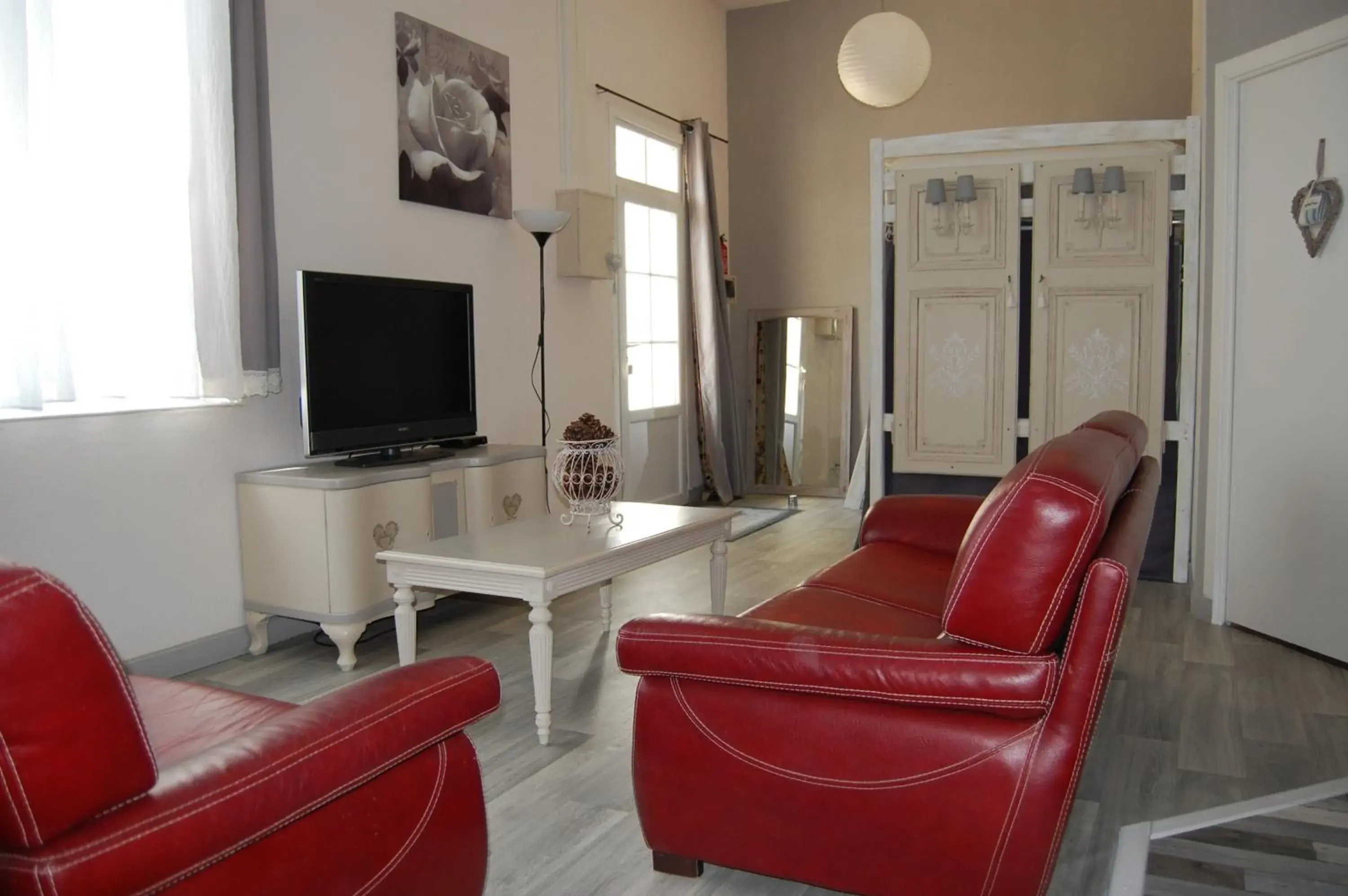 Two-Bedroom House in Le Comptoir des Ecoliers Two-Bedroom House in Le Comptoir des Ecoliers