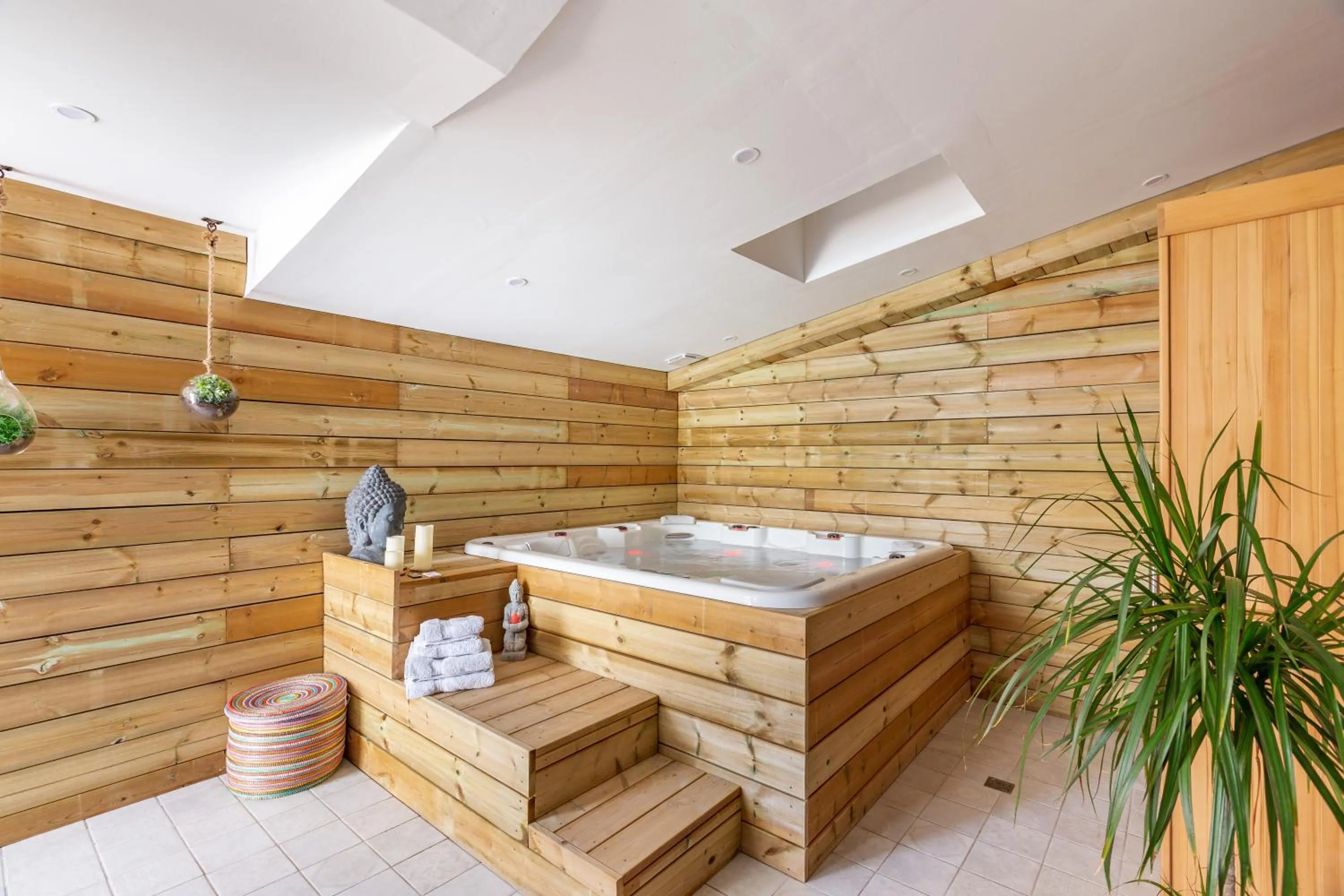 Hot Tub in Le Comptoir des Ecoliers