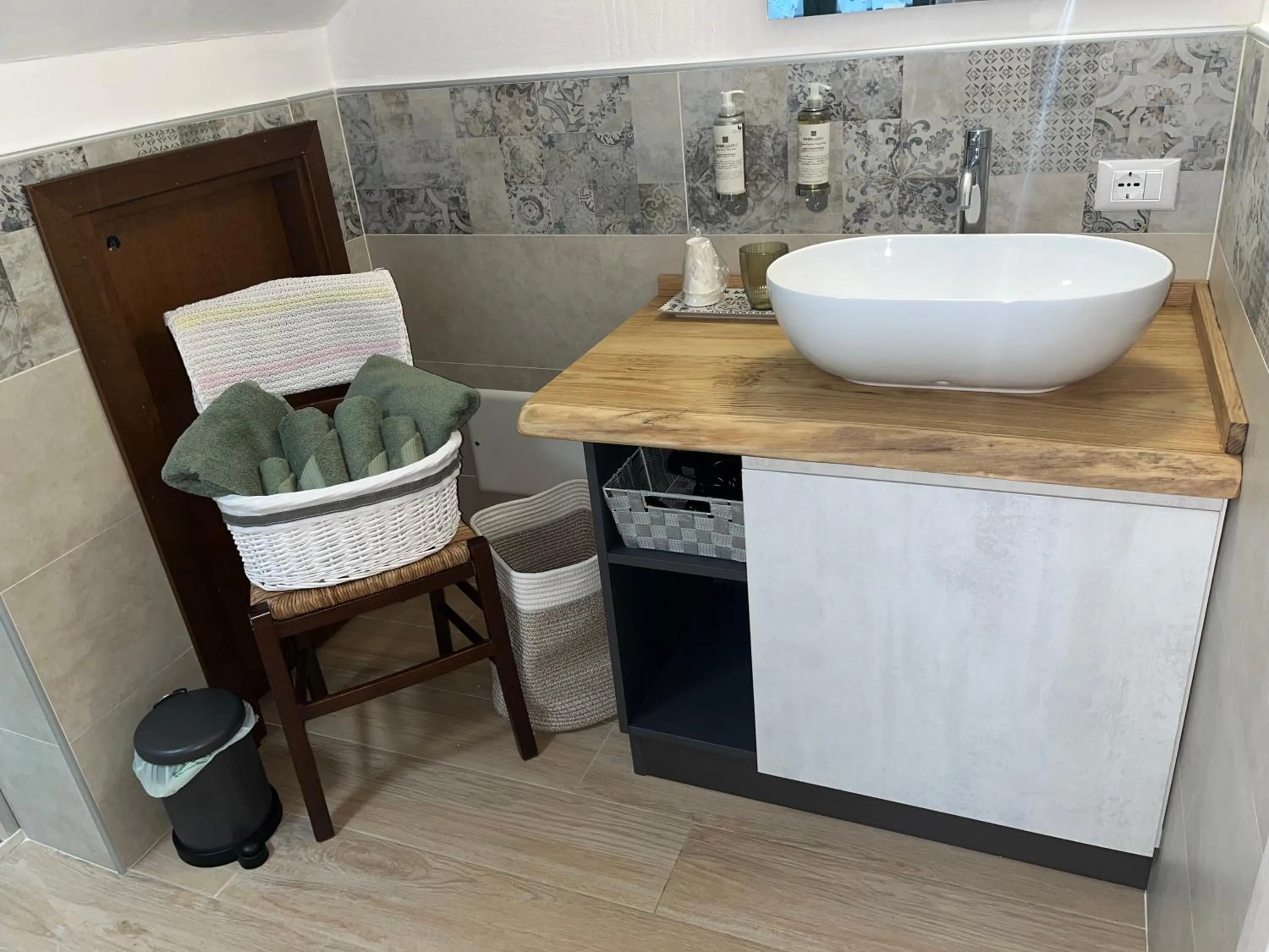 Shower, Bathroom in Il Bosco Incantato