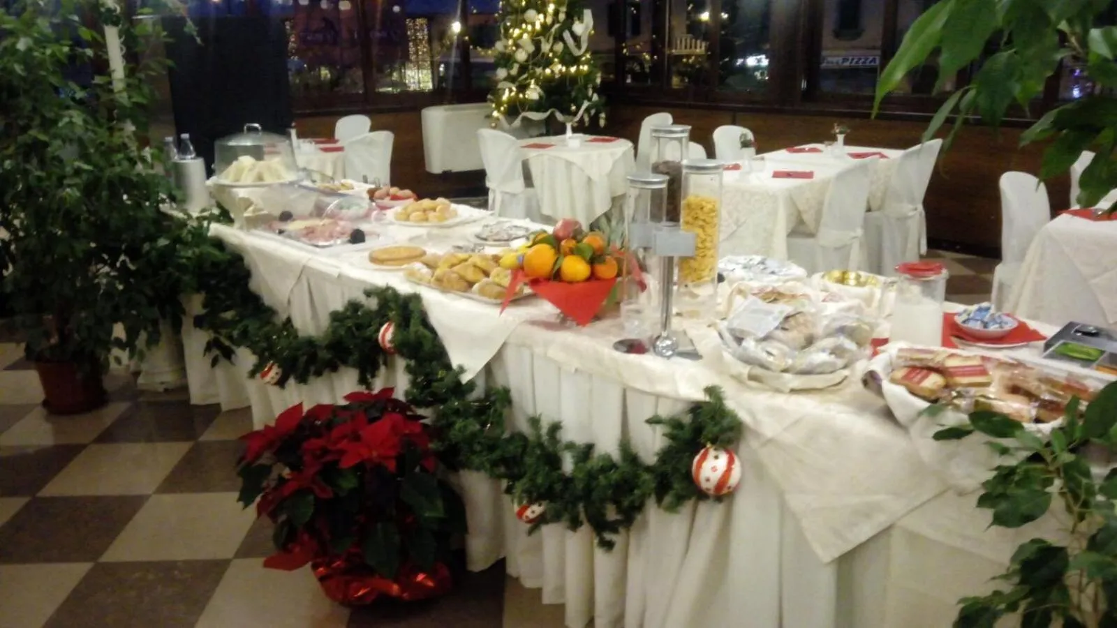 Buffet breakfast in Antico Hotel Moderno