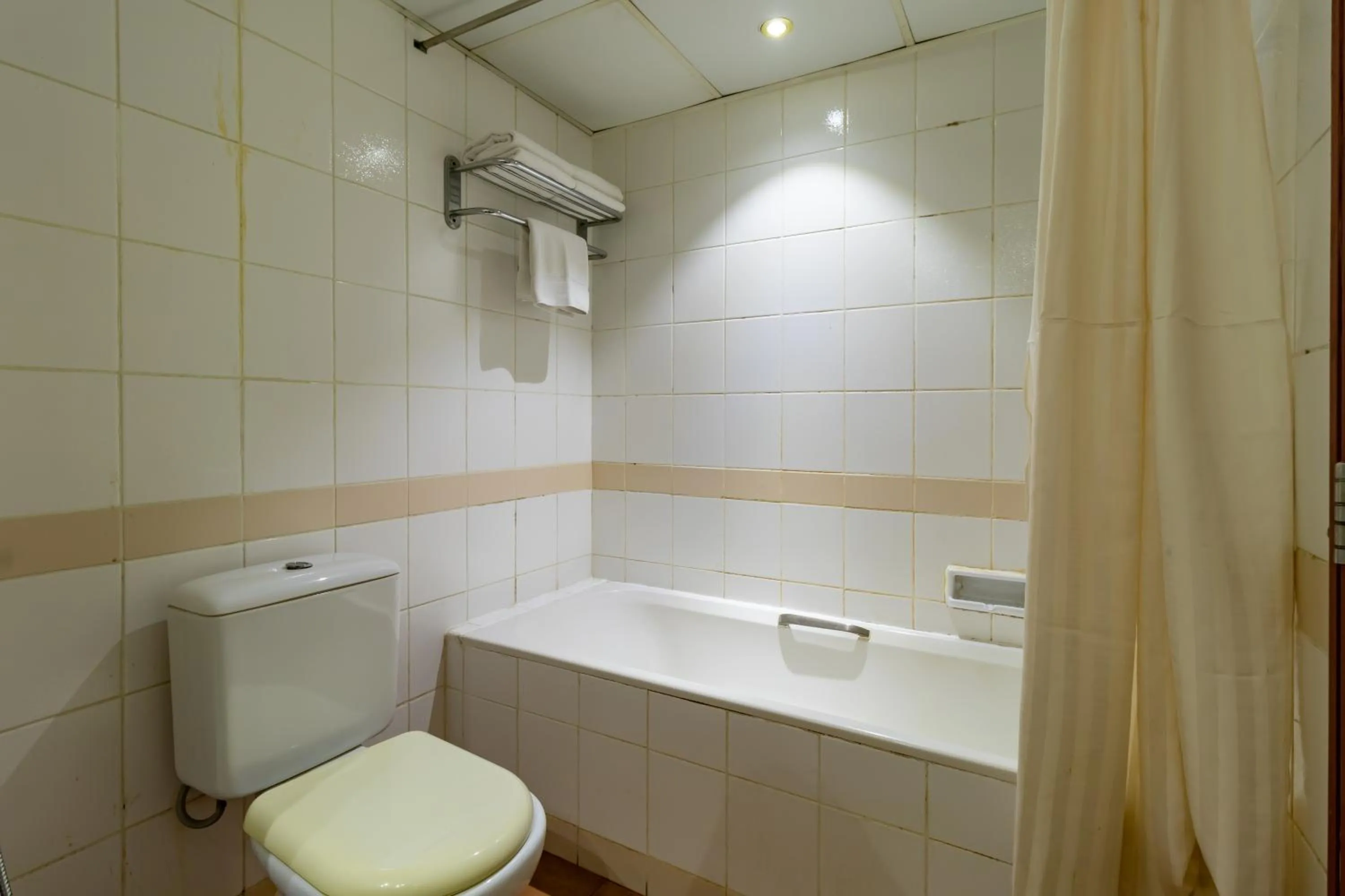 Toilet in City Palace Hotel