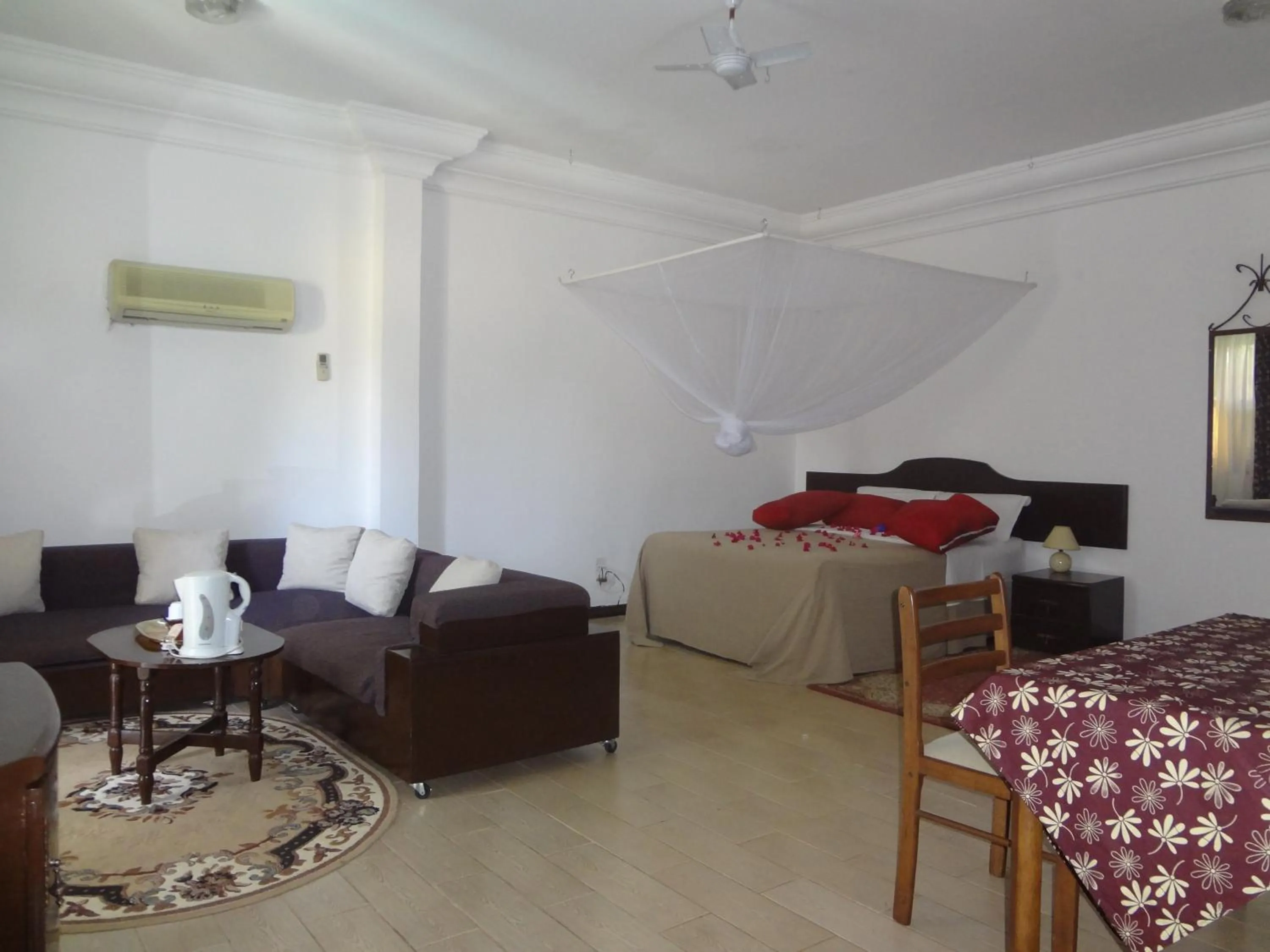 Coffee/tea facilities in Roc Heights