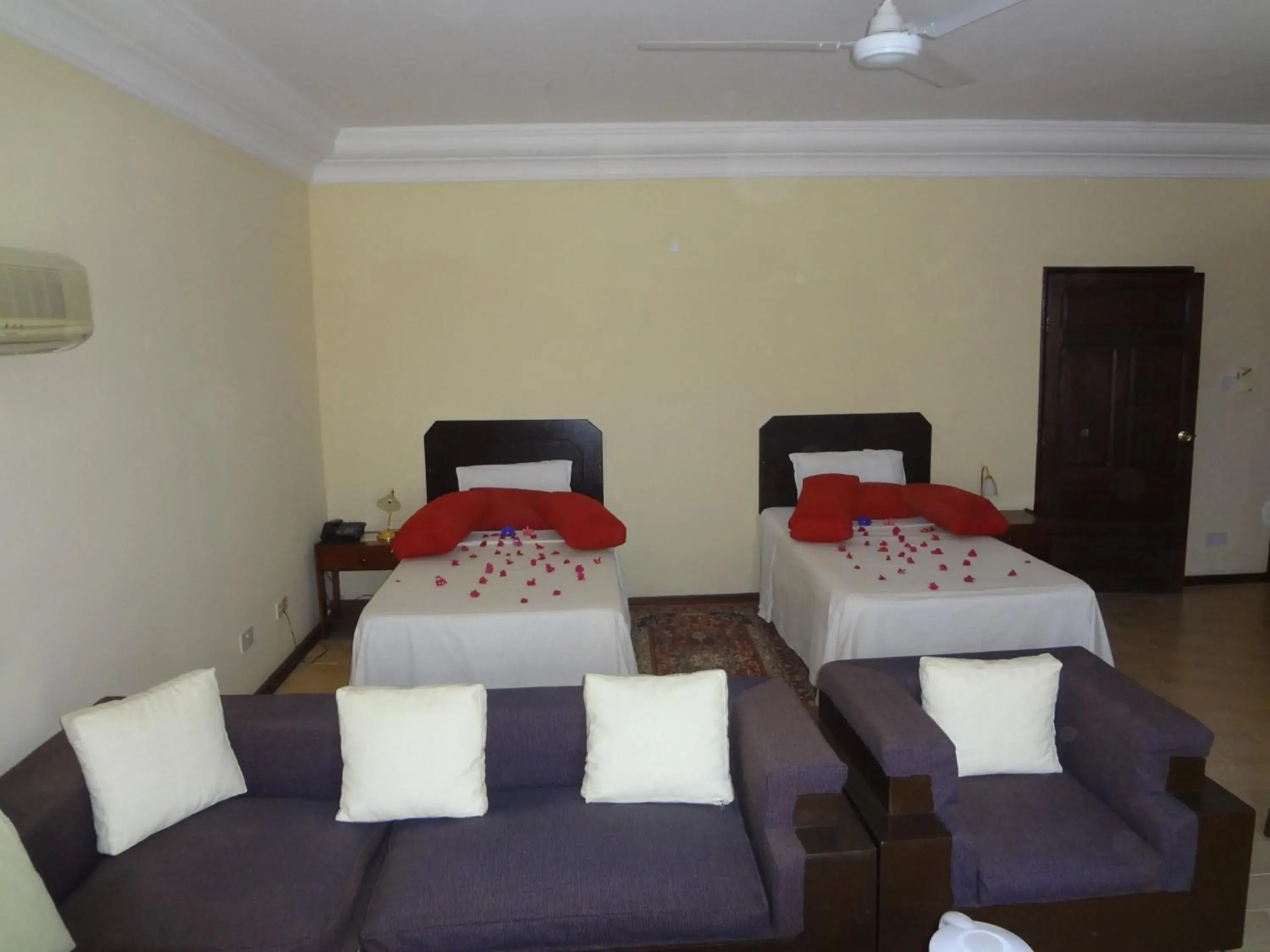 Day, Bed in Roc Heights Day, Bed in Roc Heights